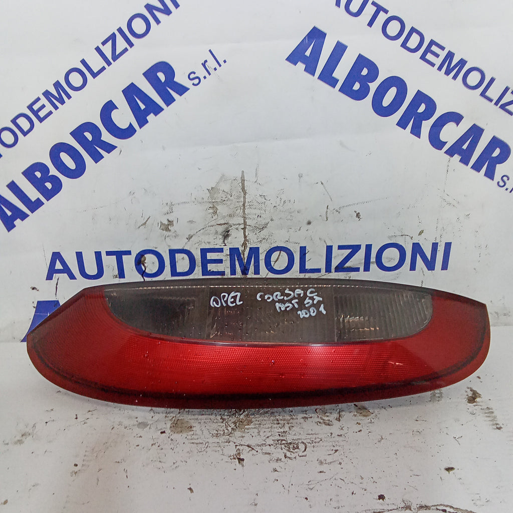 Piloto trasero izquierdo Opel Corsa año 2001