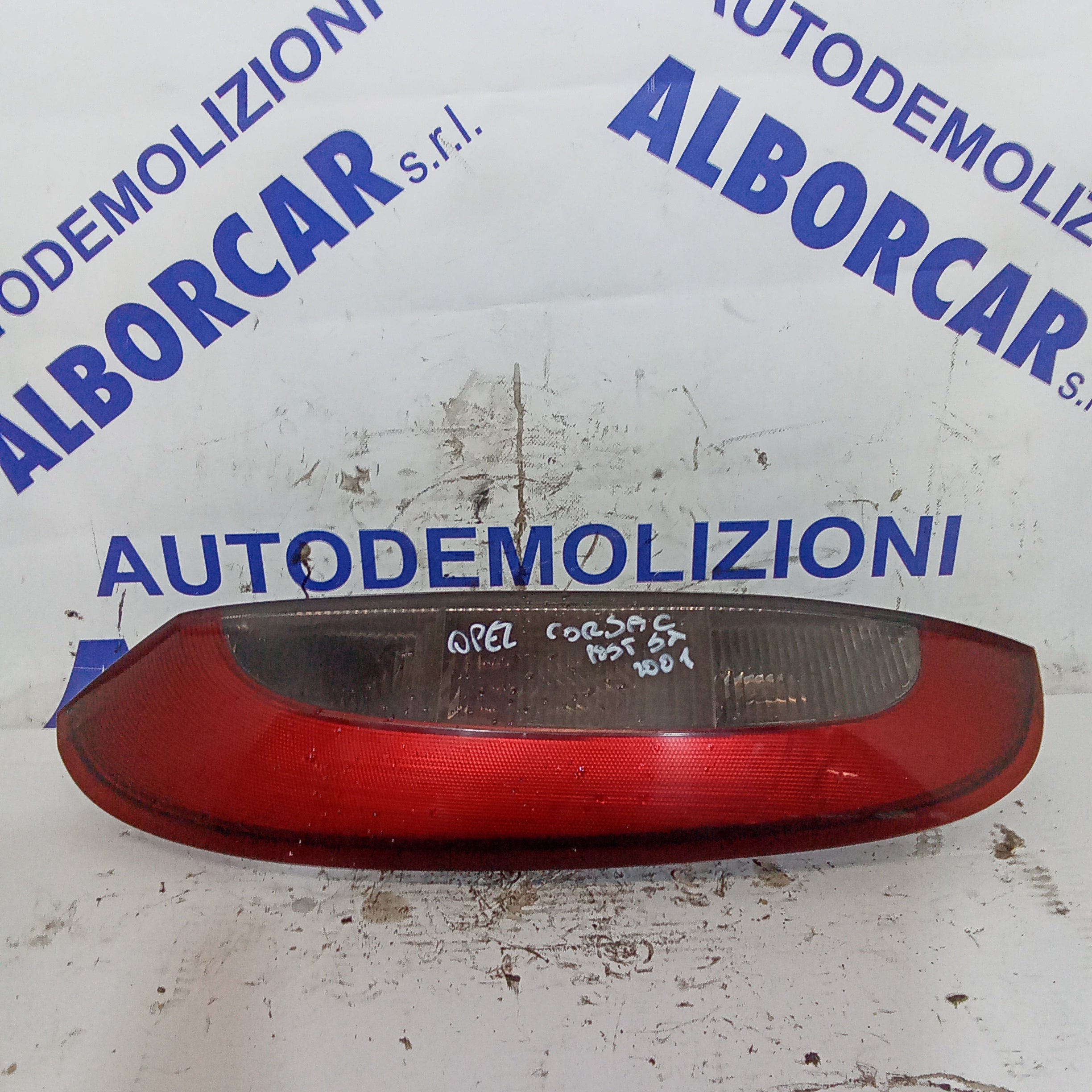 Piloto trasero izquierdo Opel Corsa año 2001