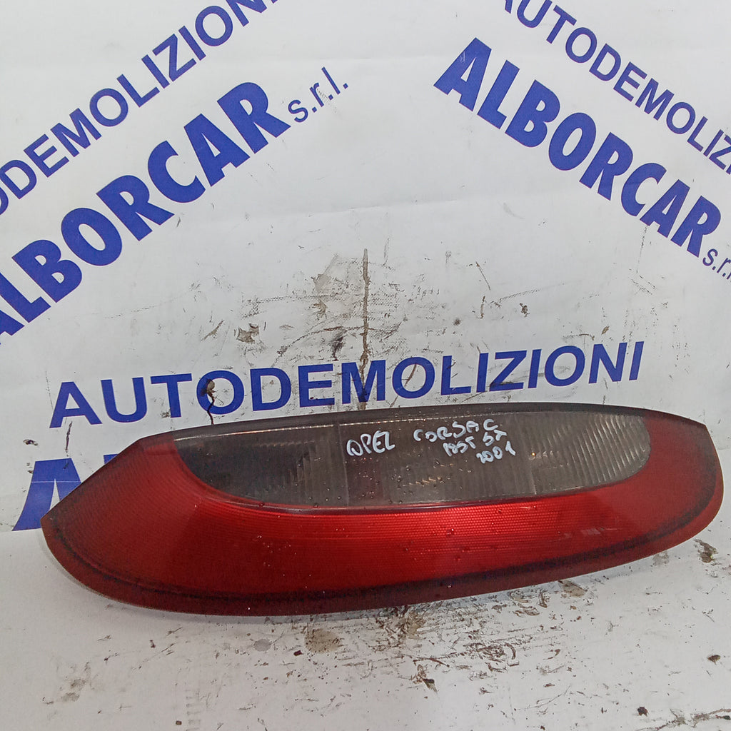 Piloto trasero izquierdo Opel Corsa año 2001