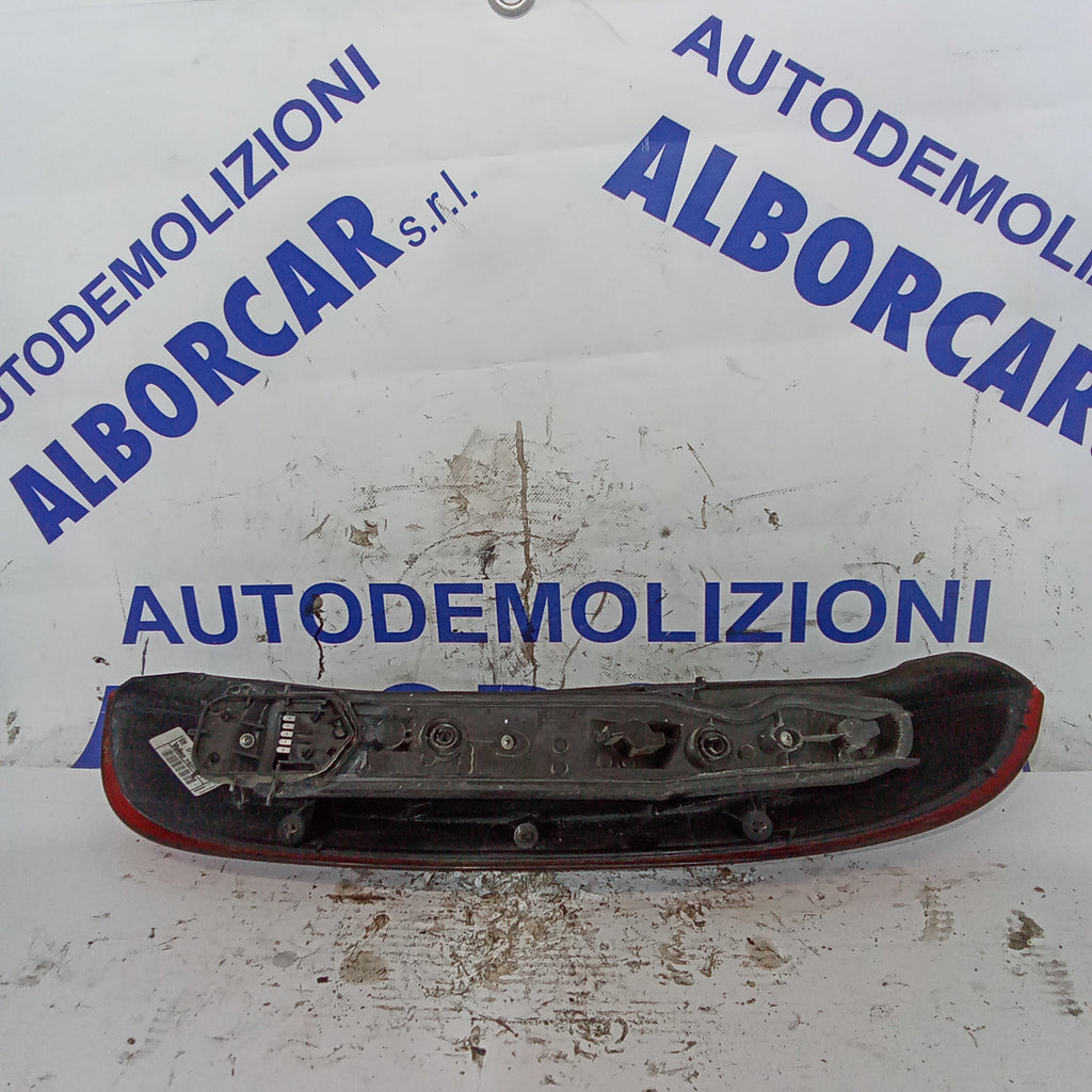 Piloto trasero izquierdo Opel Corsa año 2001