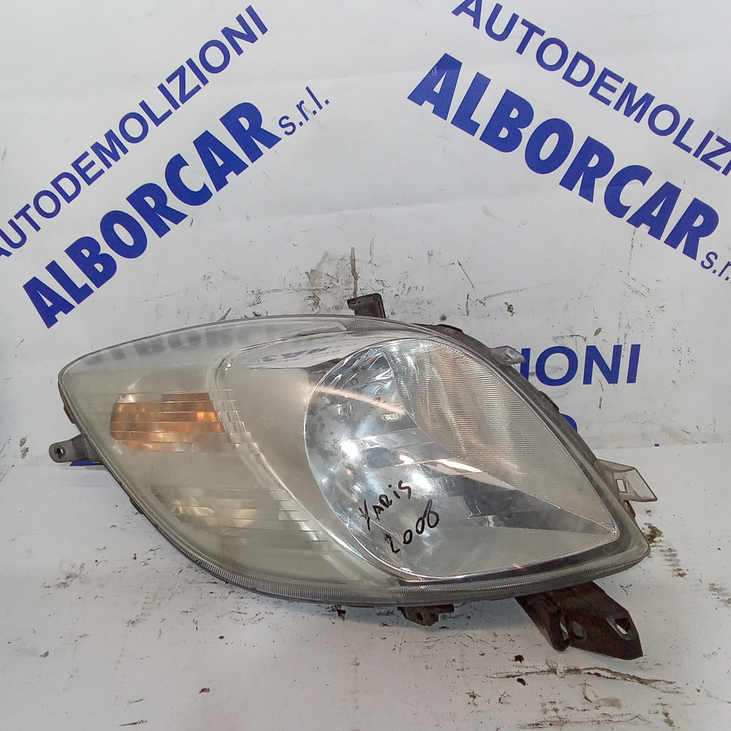 Right front headlight Toyota Yaris 1.3 petrol year 2008