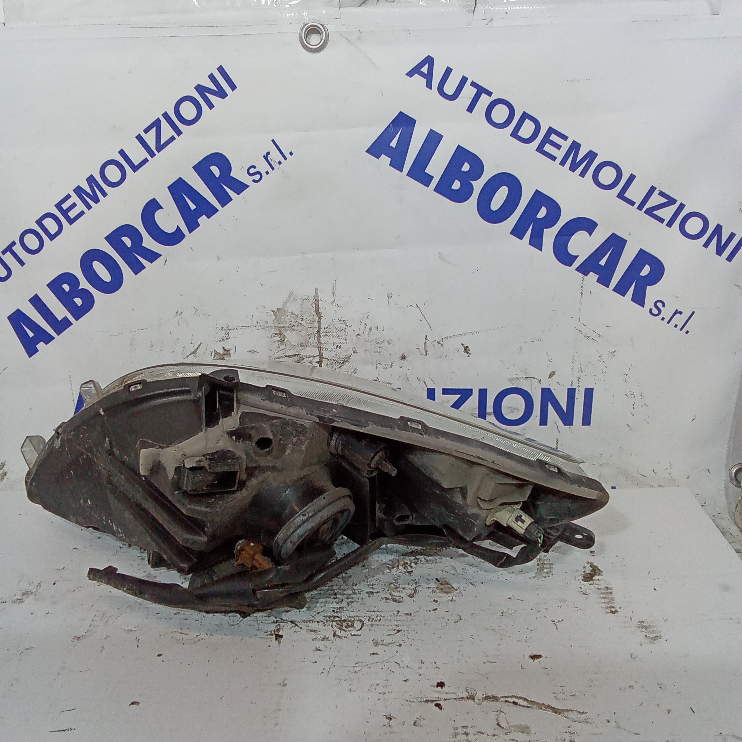 Right front headlight Toyota Yaris 1.3 petrol year 2008