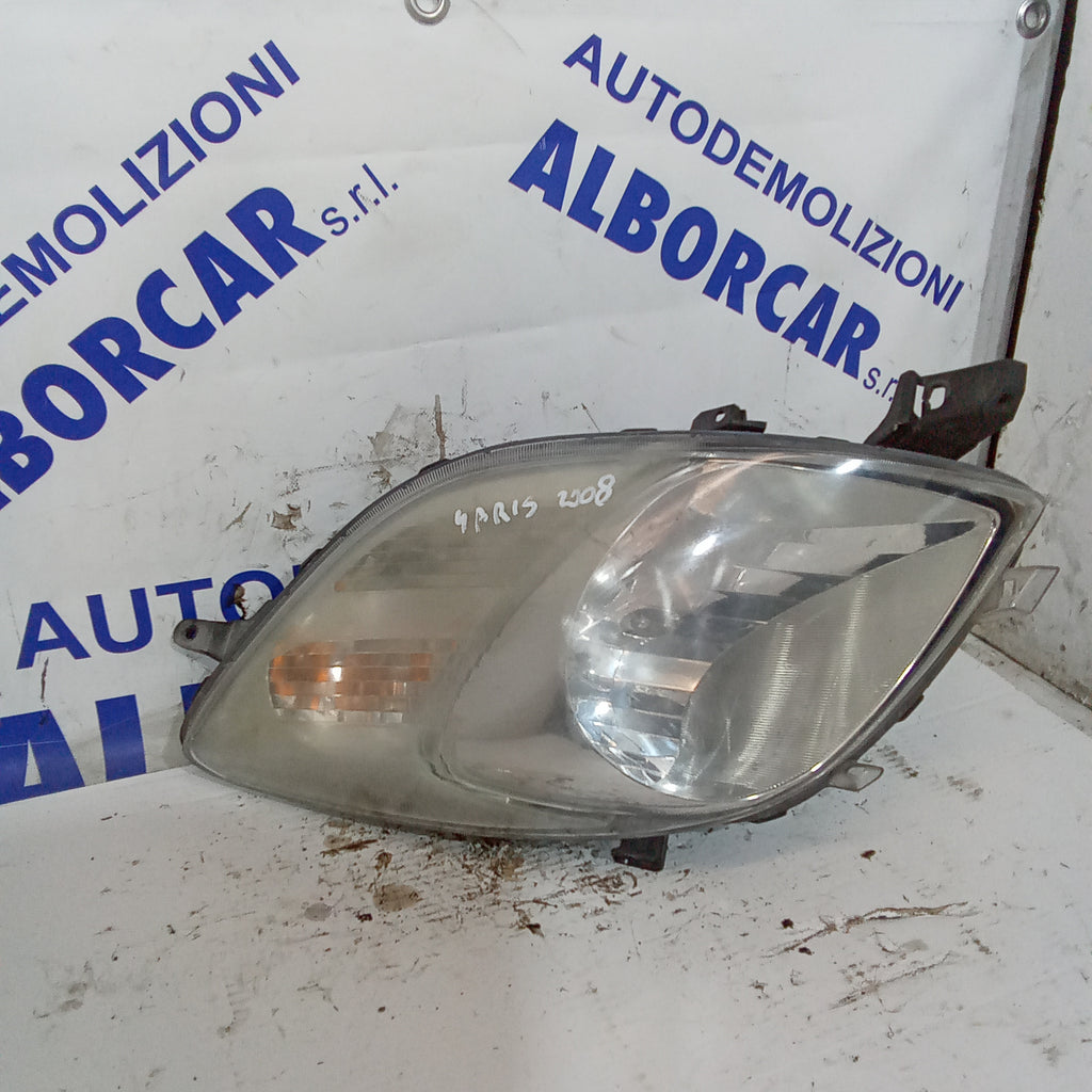 Left front headlight Toyota Yaris 1.3 petrol year 2008