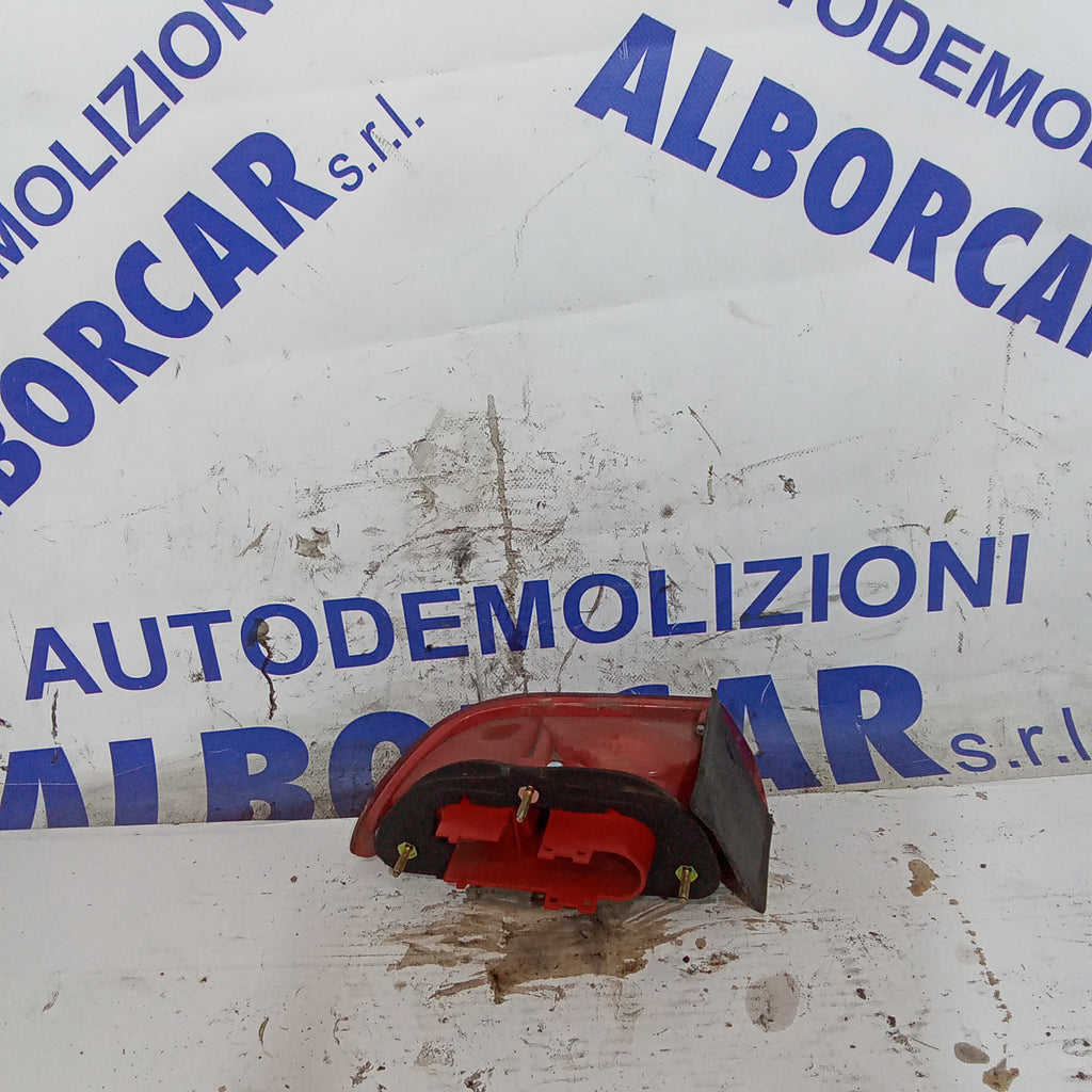 Alfa 156 1.9 JTD right rear tail light