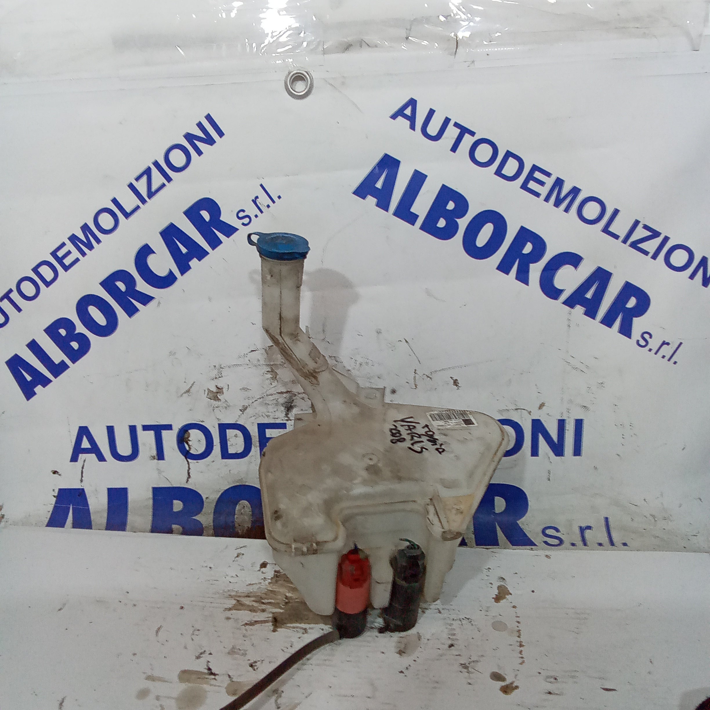 Windscreen washer fluid reservoir Toyota Yaris year 2008