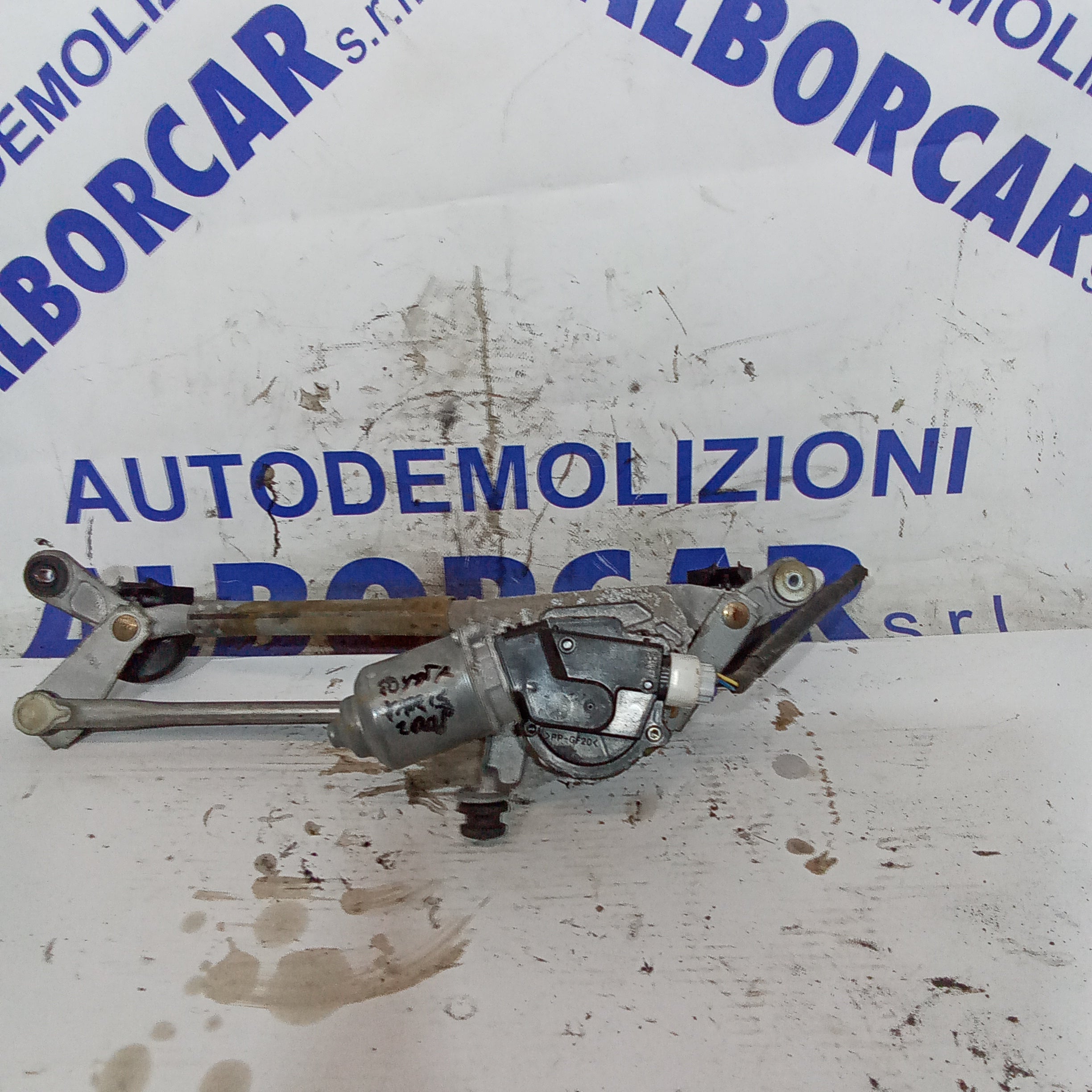 Front windshield wiper motor Toyota Yaris 1.3 petrol year 2008