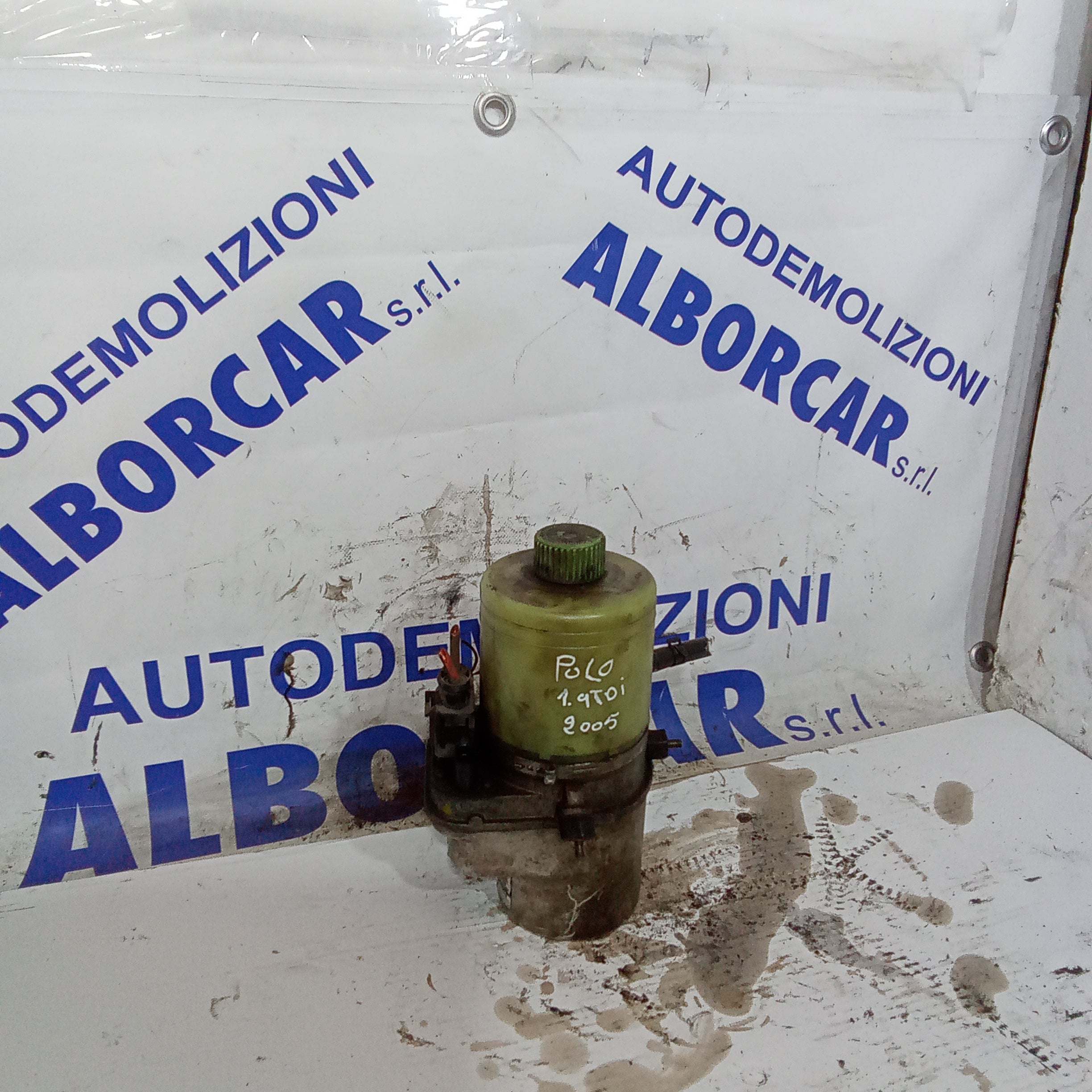 Power steering pump Volkswagen Polo 1.9TDI year 2005