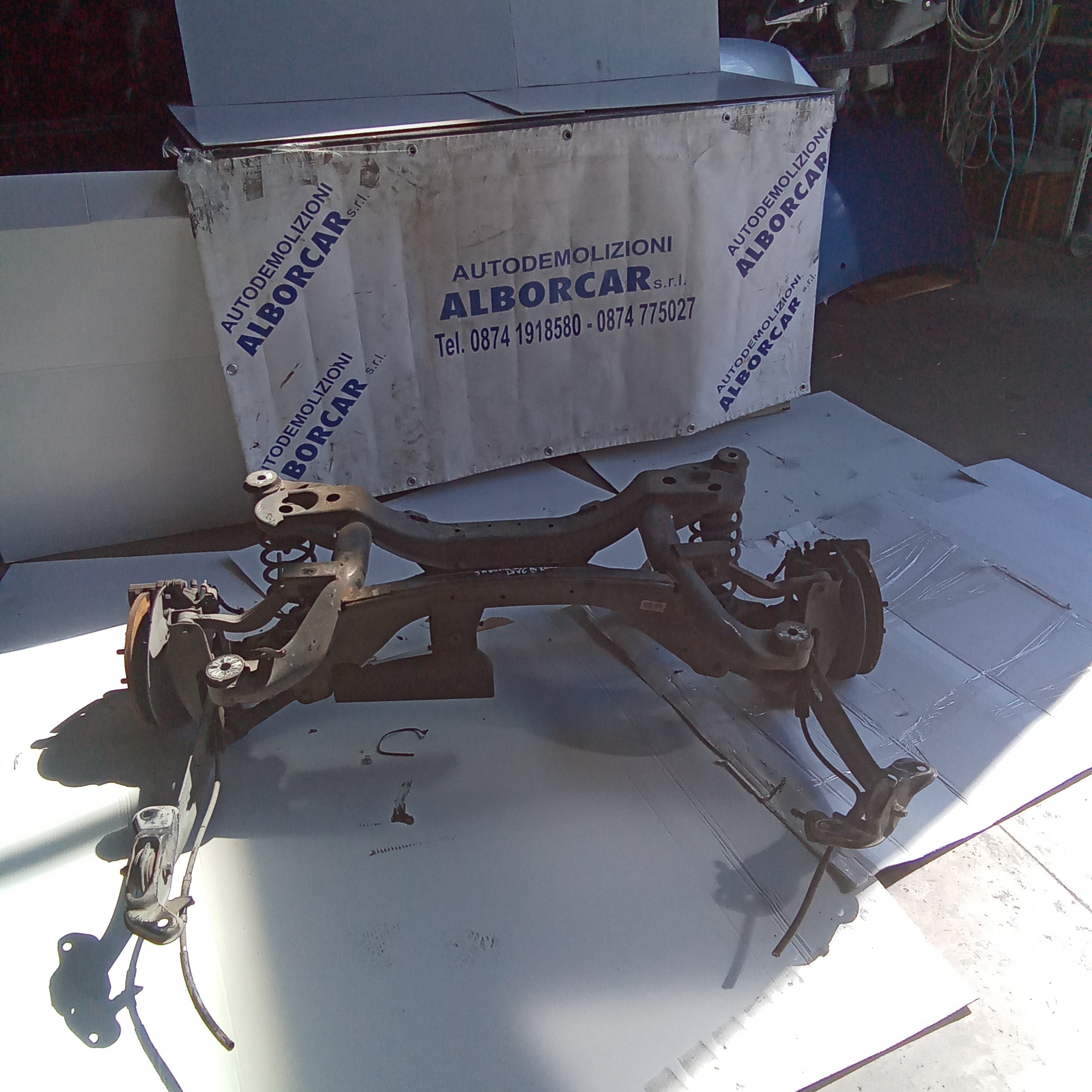 Complete rear axle beam Jaguar X-Type 2.0 V6 year 2003