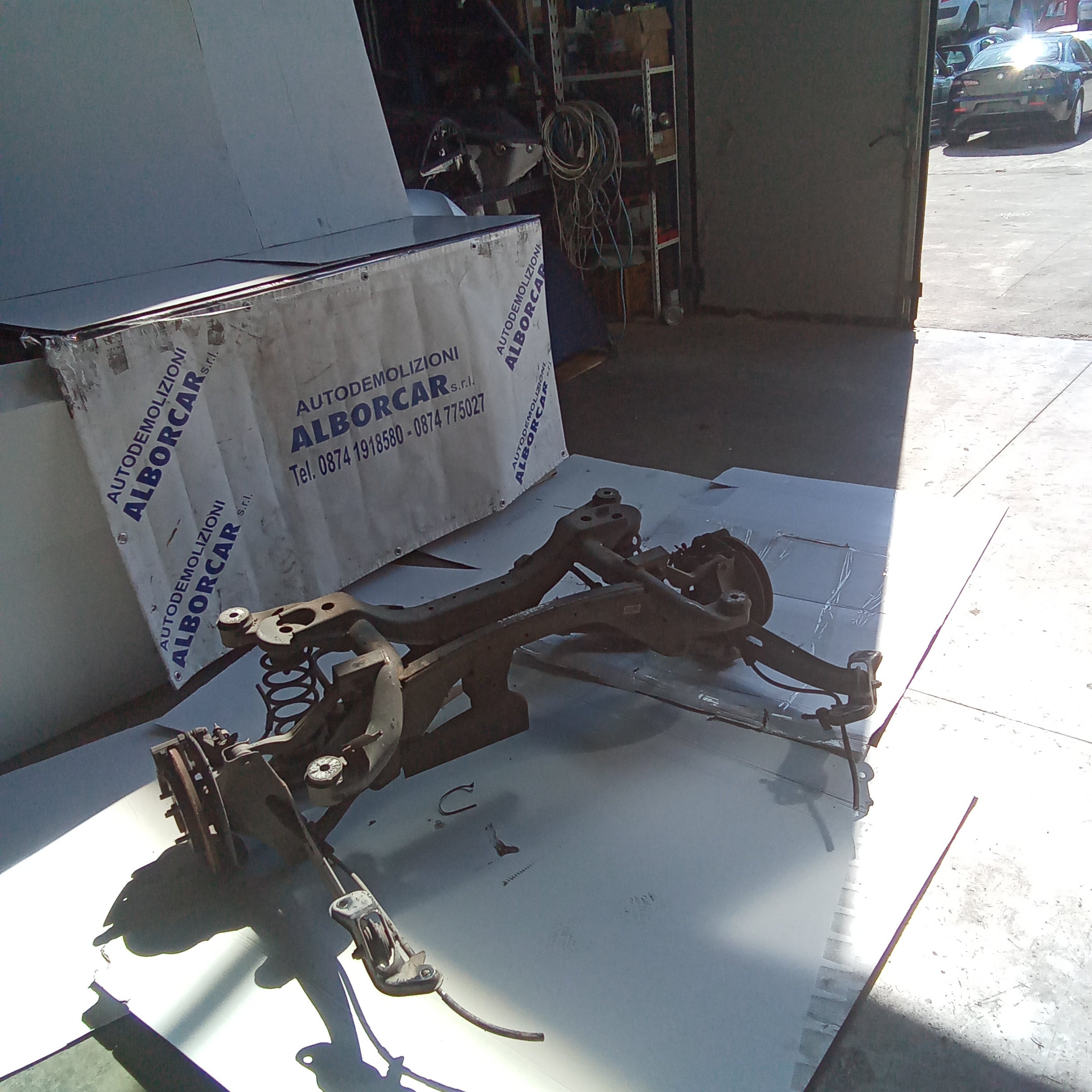 Complete rear axle beam Jaguar X-Type 2.0 V6 year 2003