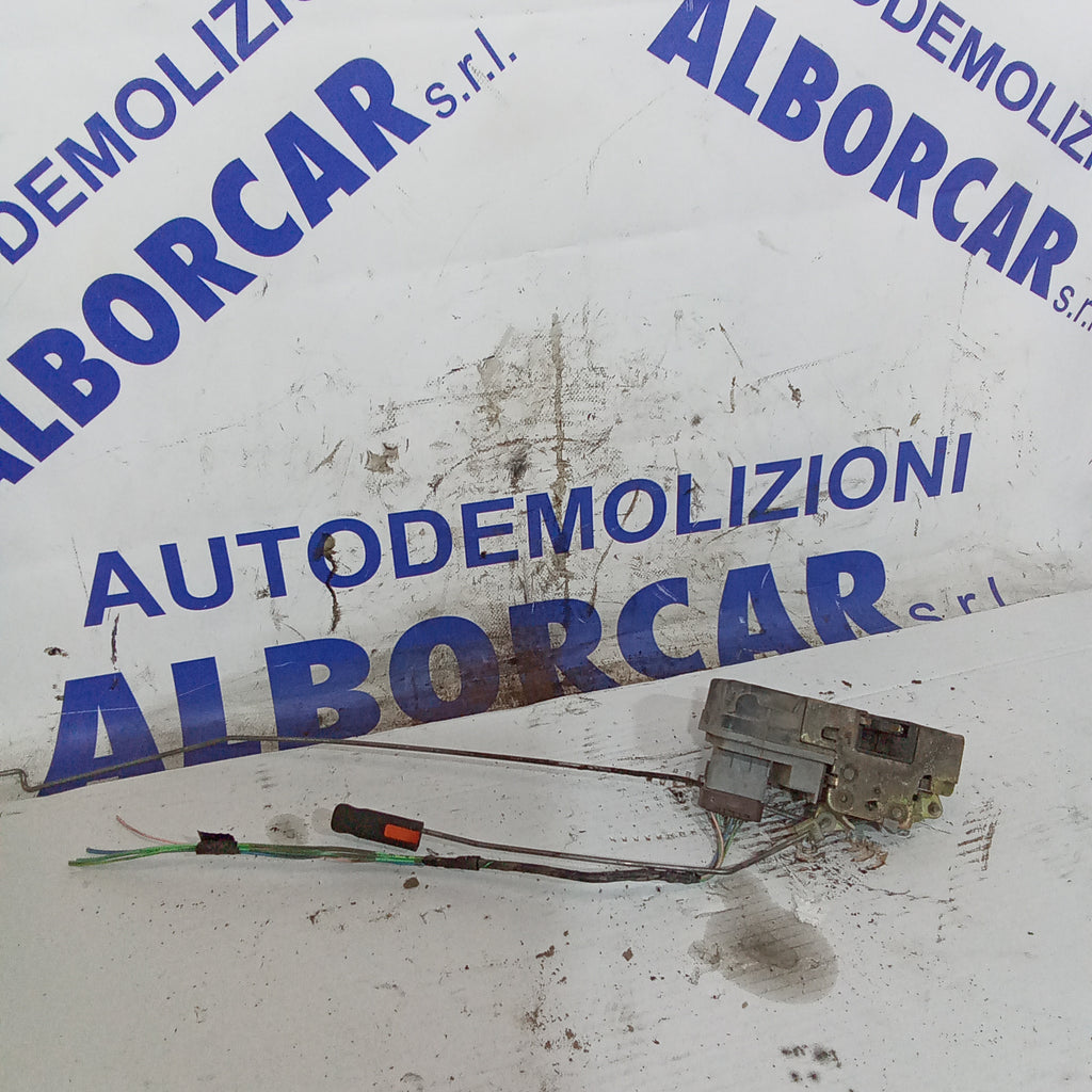 Cerradura delantera derecha Citroën Berlingo 1.6d año 2005