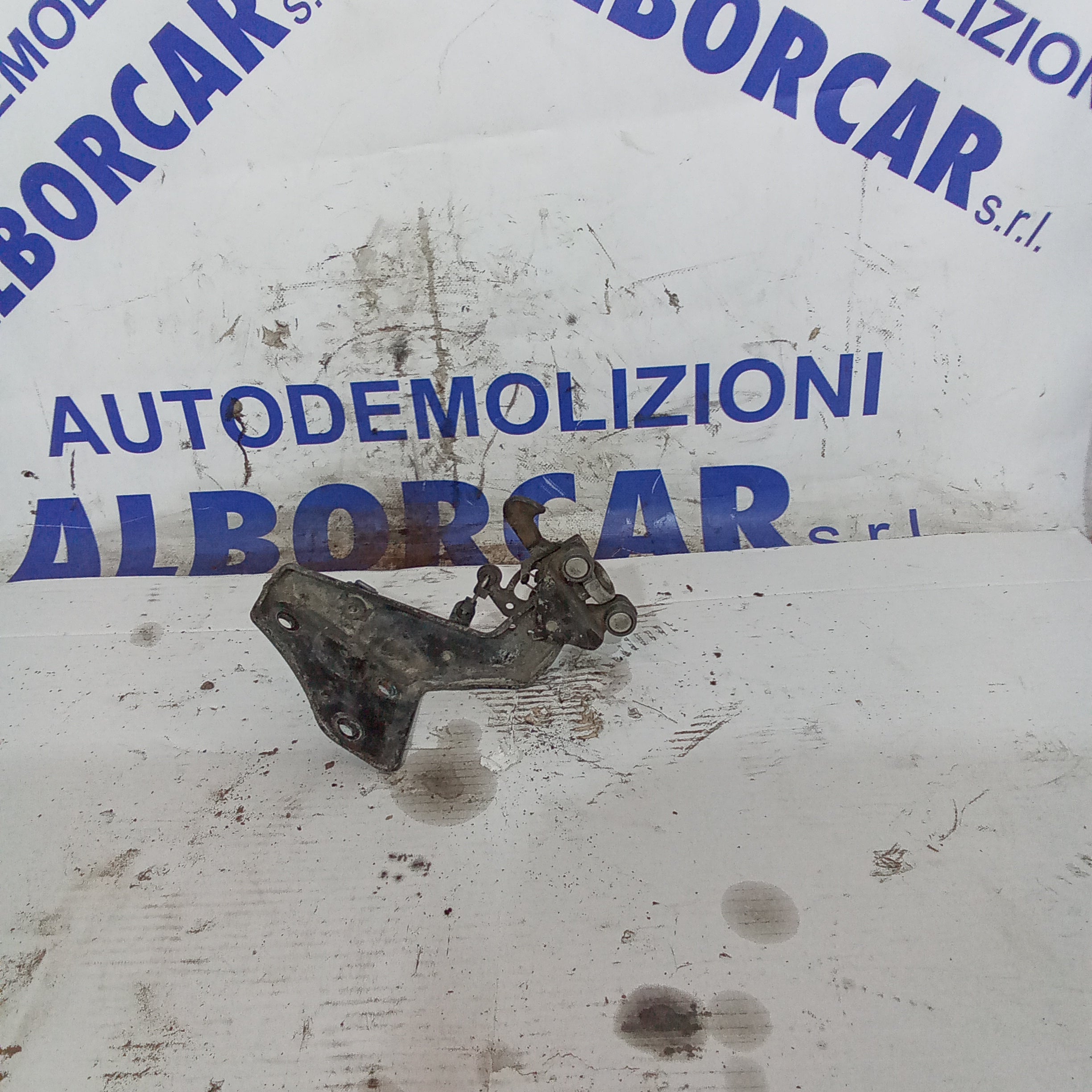 Guida inferiore porta posteriore sinistra citroen Berlingo 1.6d anno 2005