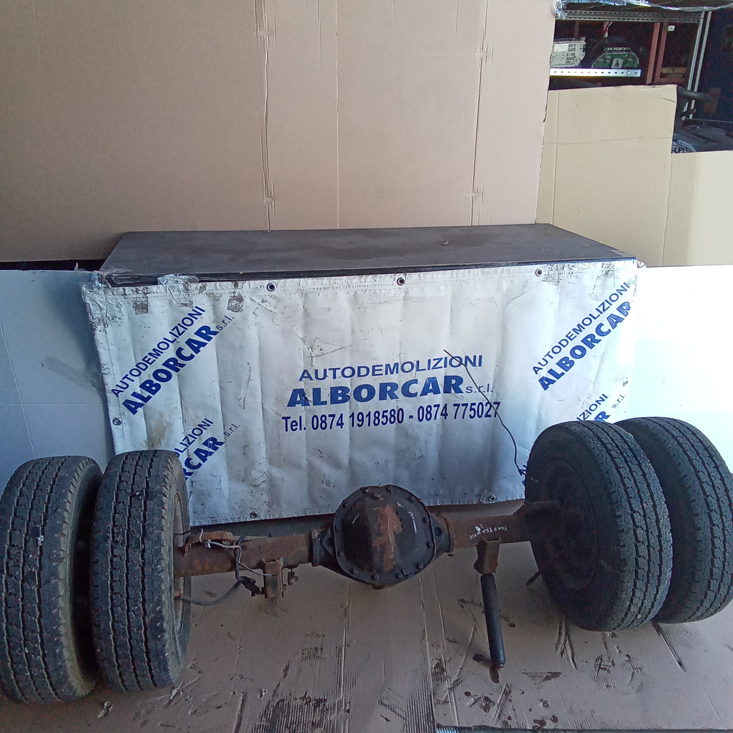 Assale posteriore completo ford transit anno 1999 (fornito senza gomme e cerchi)