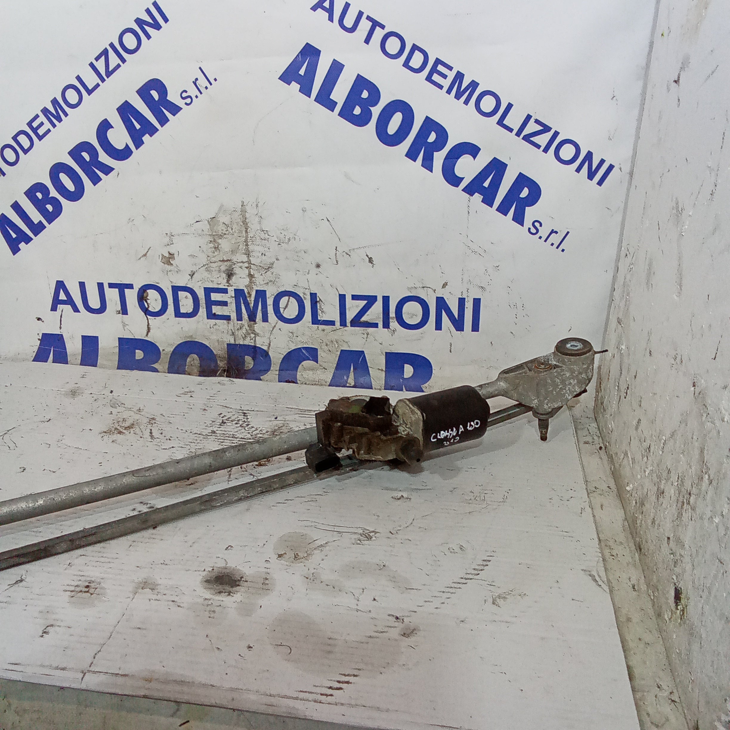 Motorino tergicristalli anteriore  completo mercedes classe A180 anno 2010