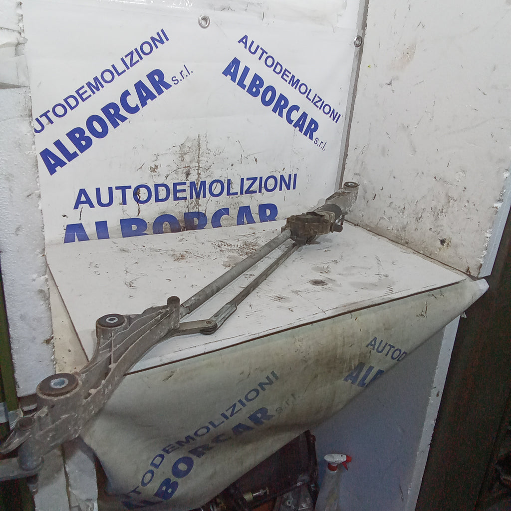 Motorino tergicristalli anteriore  completo mercedes classe A180 anno 2010