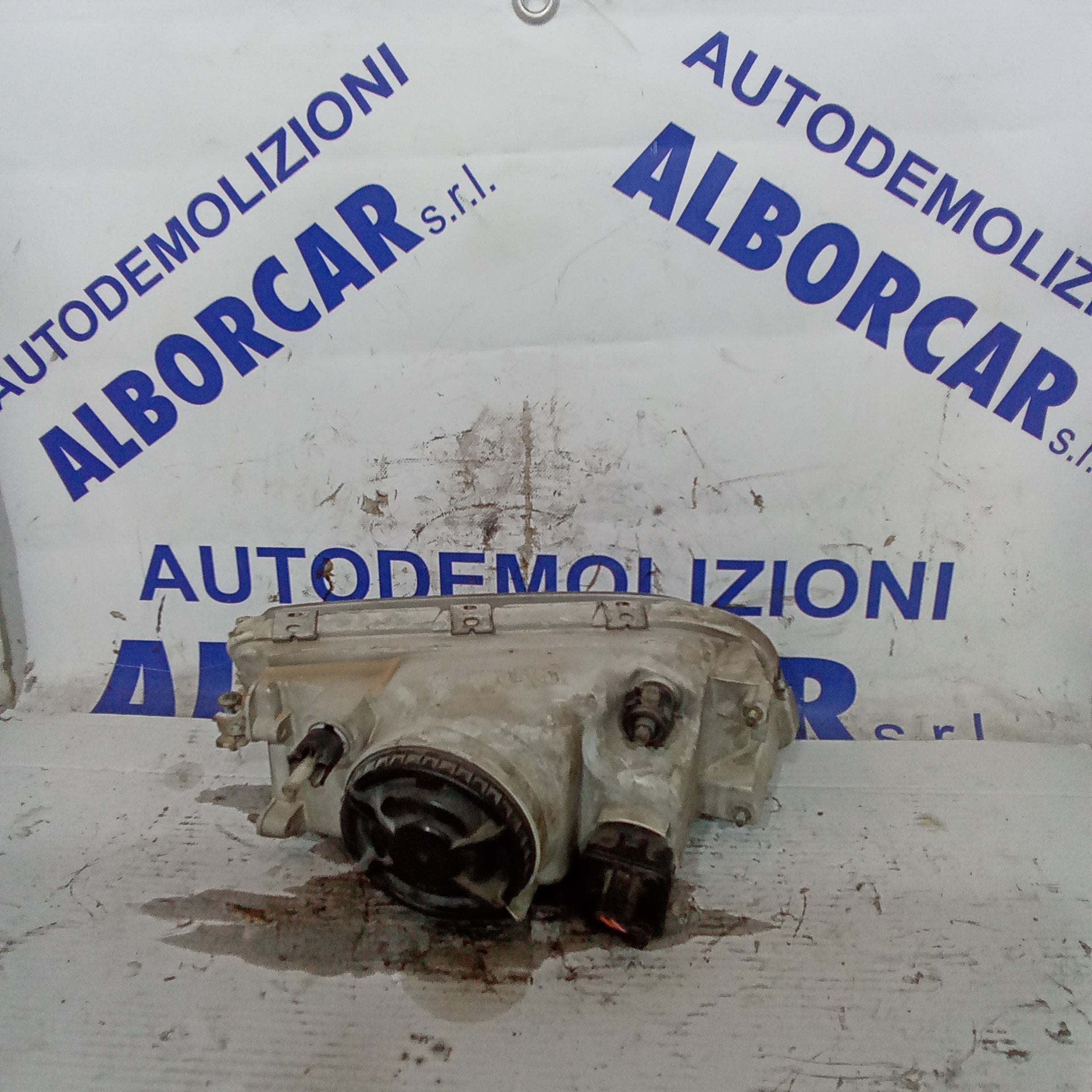 Front left headlight Volvo V40 year 2002