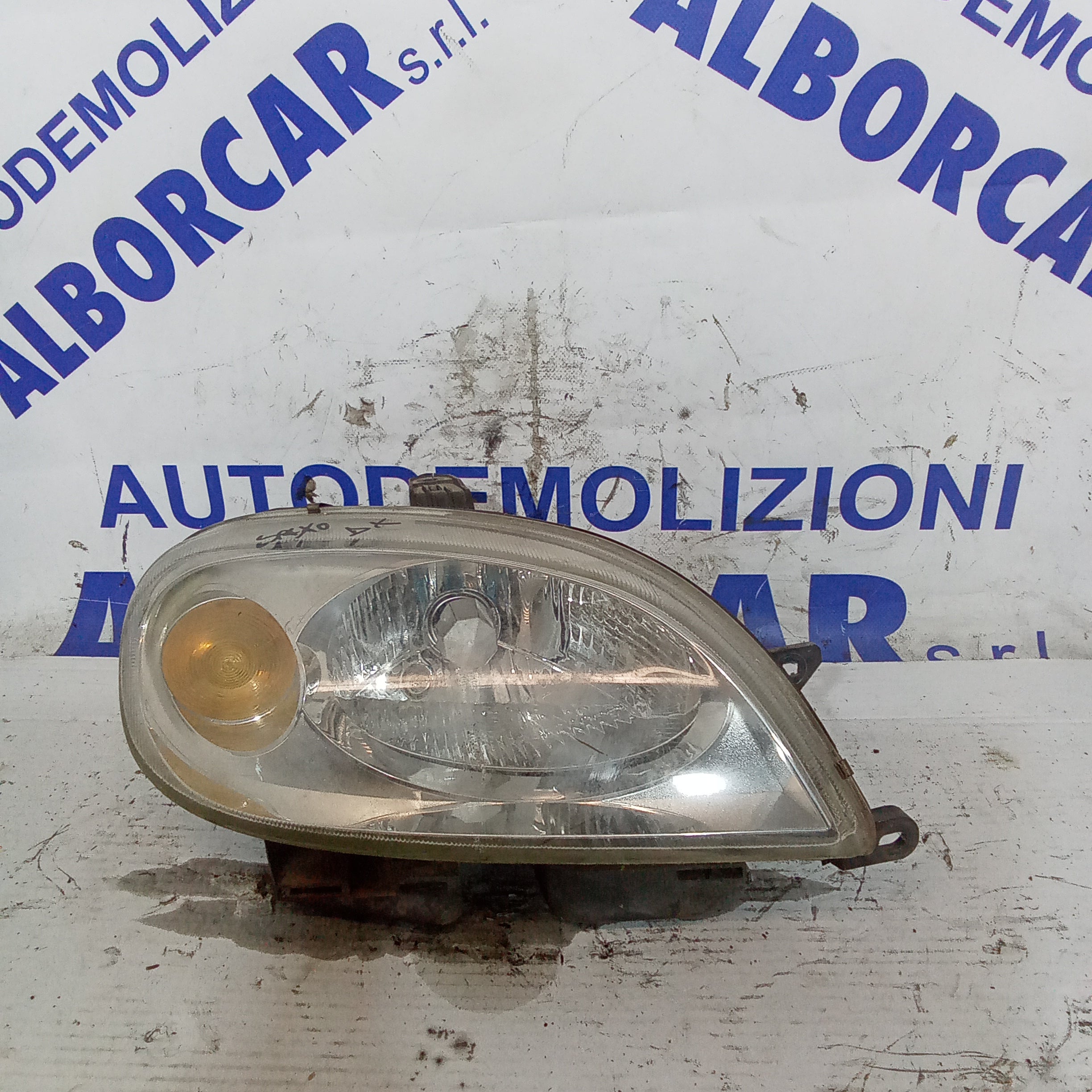 right front headlight citroen saxo 2001