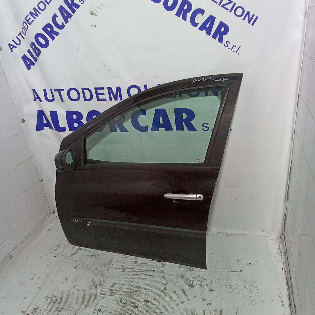 Complete front left door Renault Clio dCi year 2006