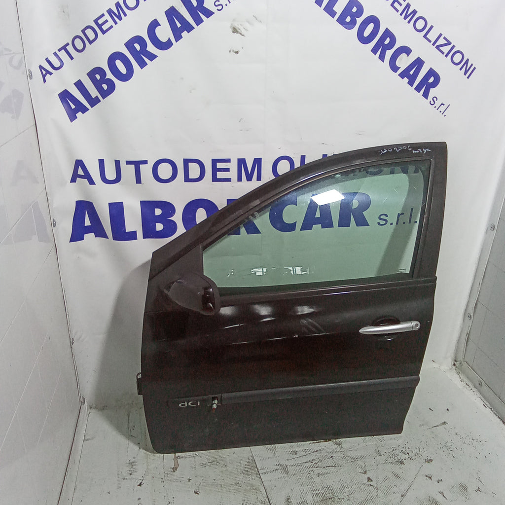 Complete front left door Renault Clio dCi year 2006