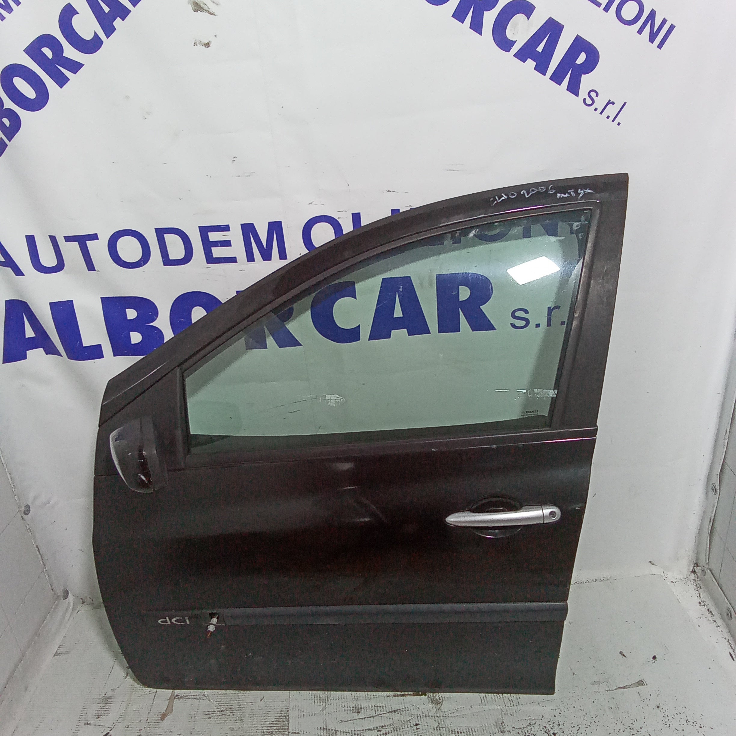 Complete front left door Renault Clio dCi year 2006