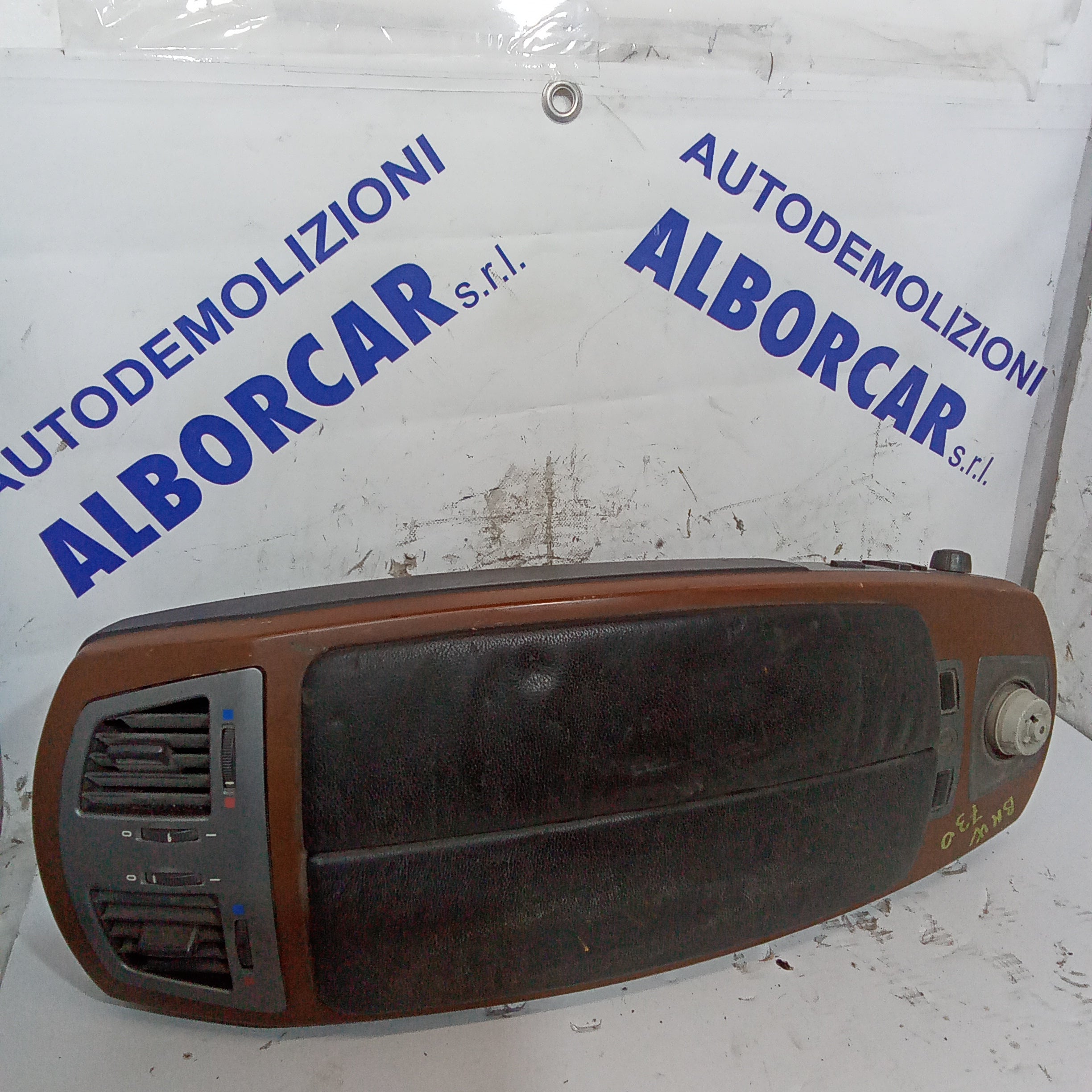 BMW 730 2004 refrigerator storage armrest