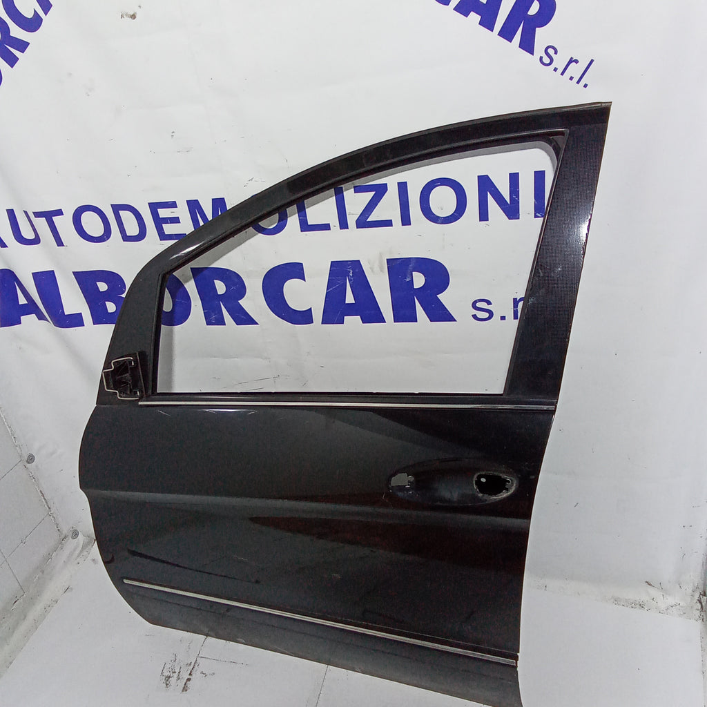 Puerta delantera izquierda Mercedes Clase B200 año 2007