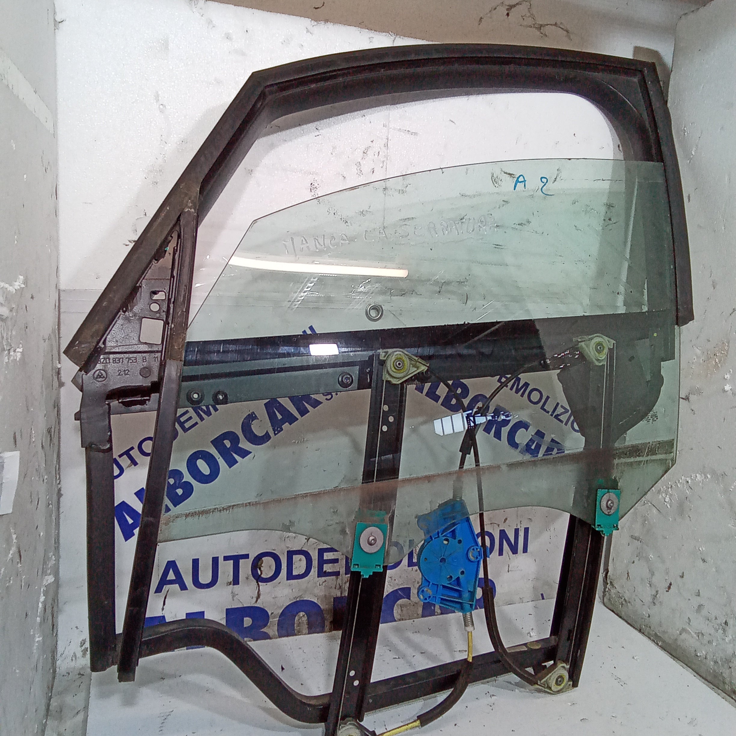 Alzavetro anteriore  destro audi A2 anno 2006