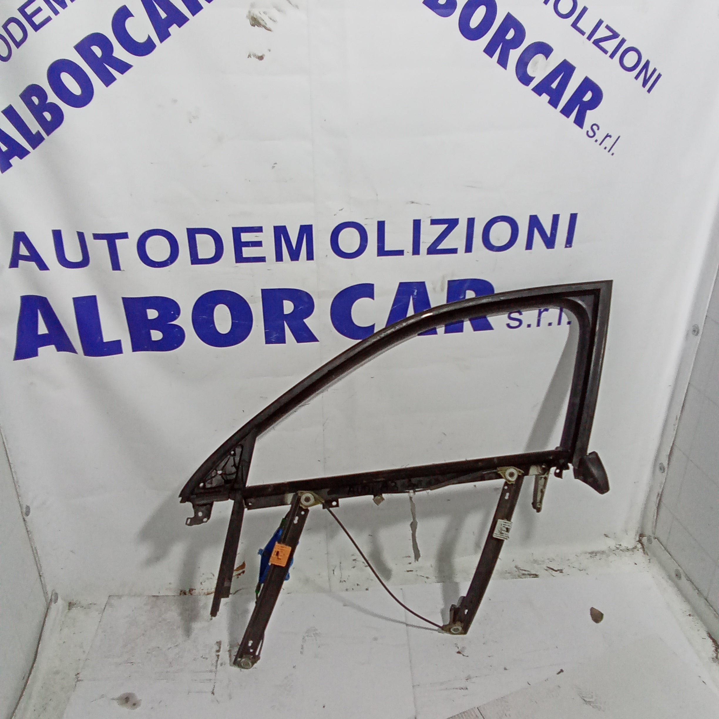 Alzavetro anteriore sinistro audi A3 anno 2005