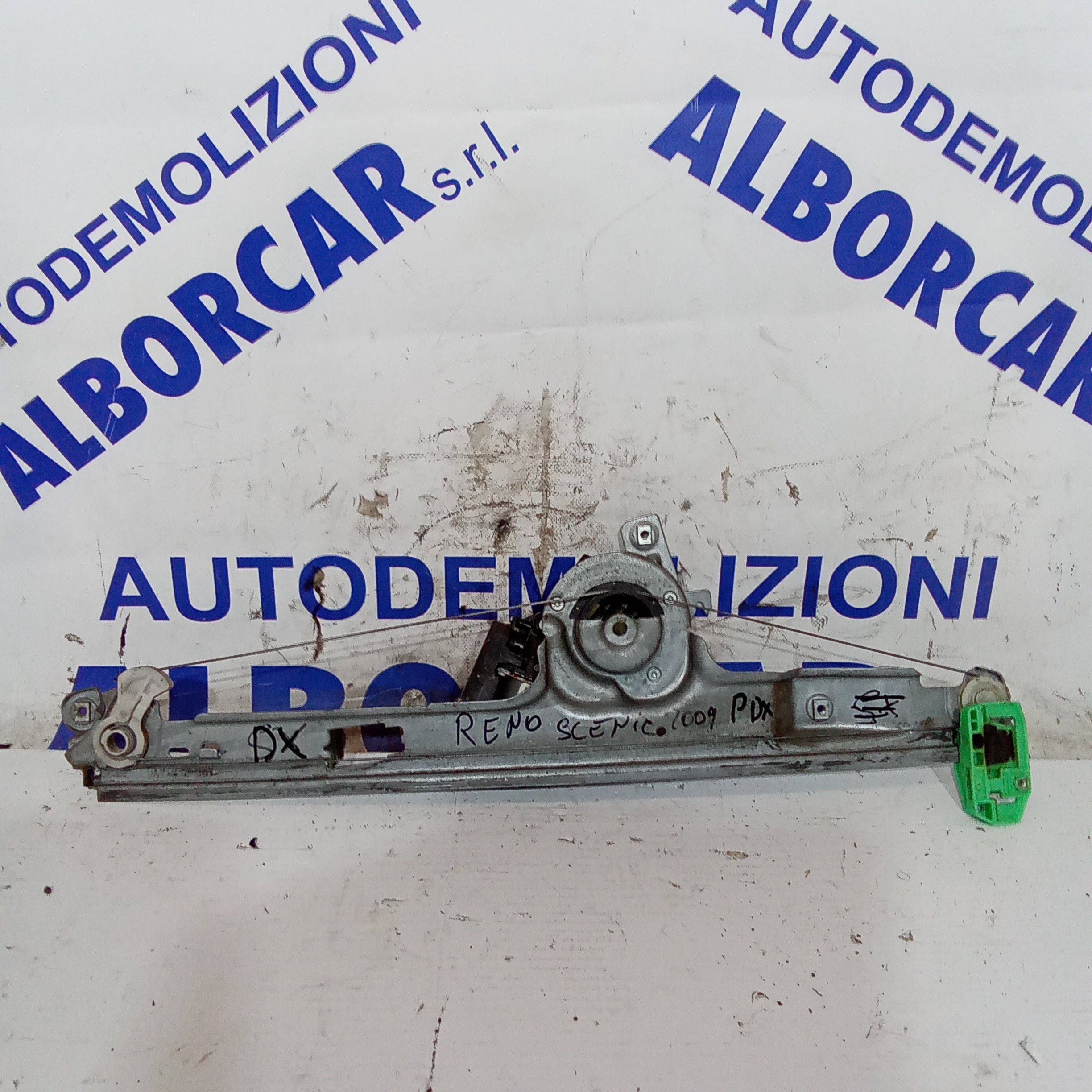 Alzavetro posteriore destro renault scenic anno 2009
