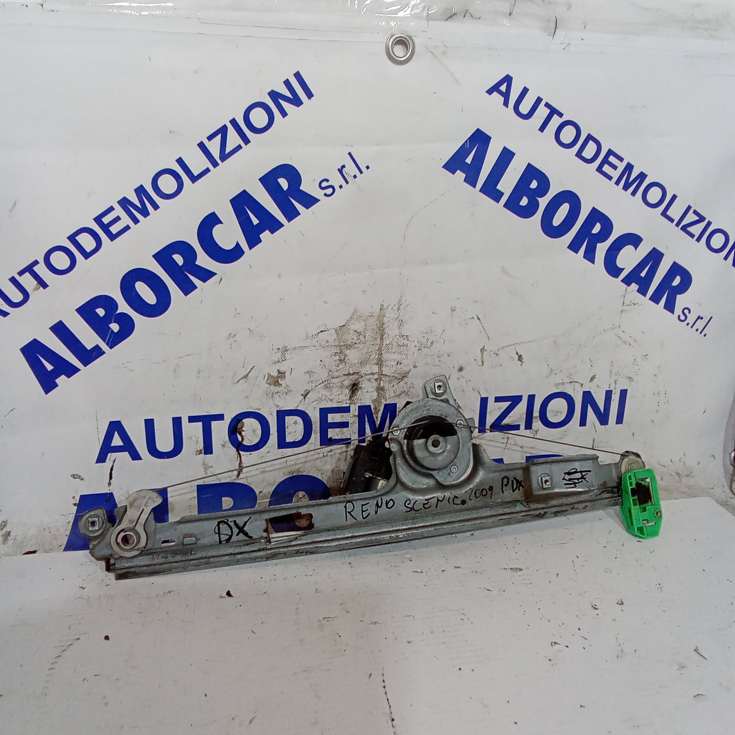 Alzavetro posteriore destro renault scenic anno 2009