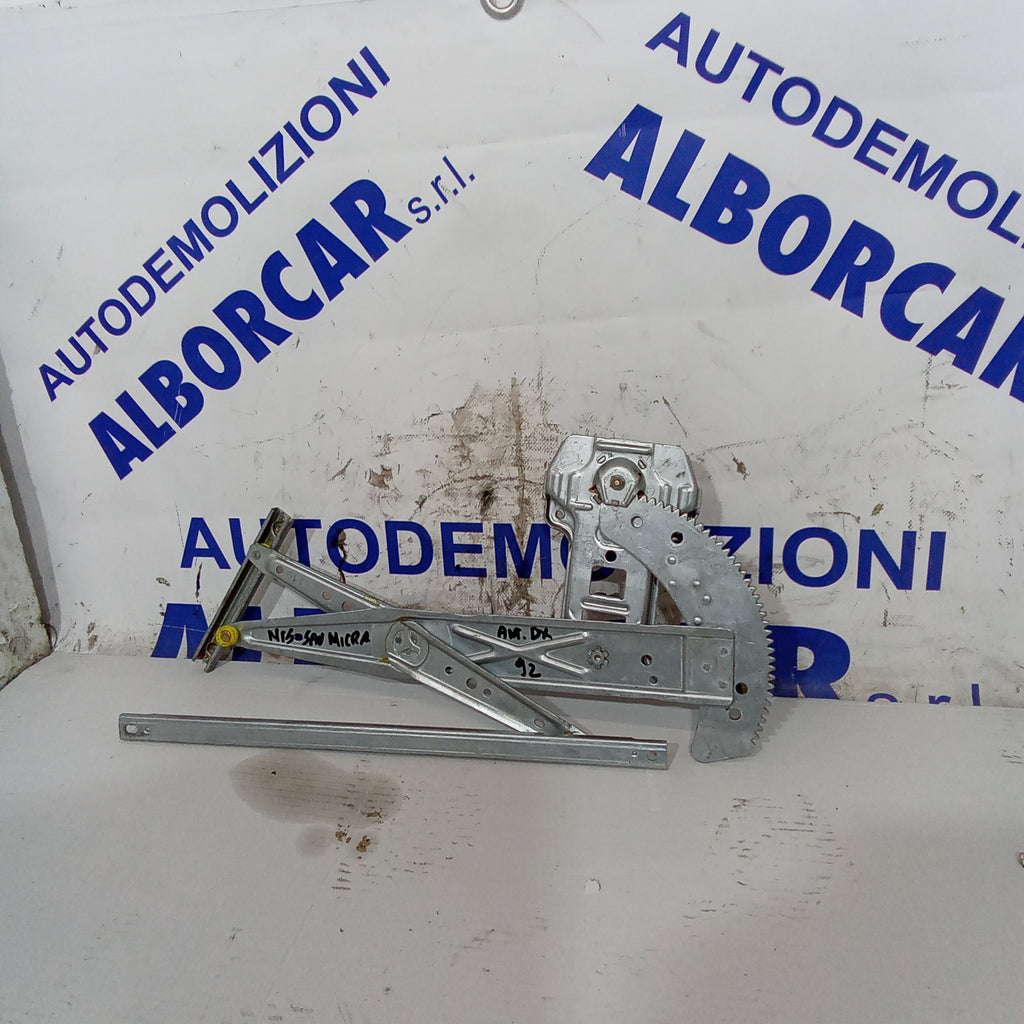 Alzavetro anteriore destro nissan micra anno 1992