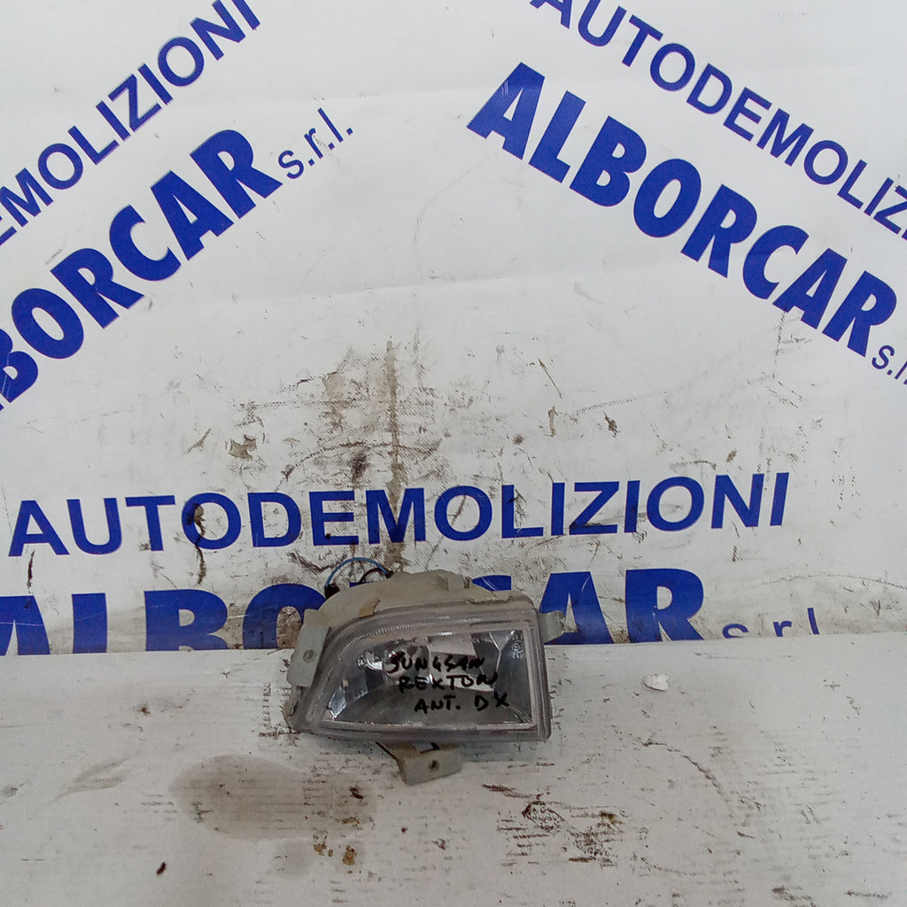 faro antiniebla delantero derecho Ssangyong Rexton año 2004