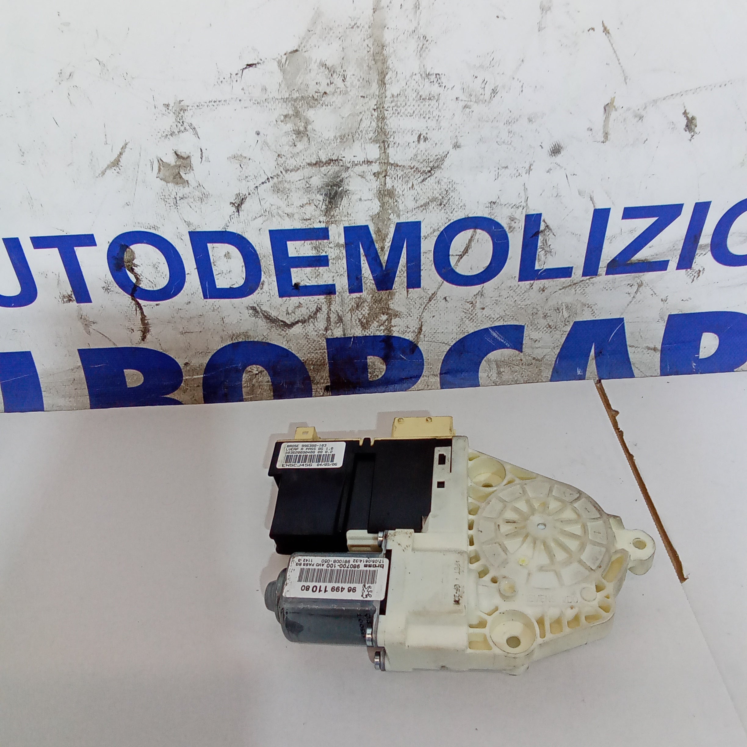 Motor del limpiaparabrisas delantero derecho Peugeot 207 año 2006
