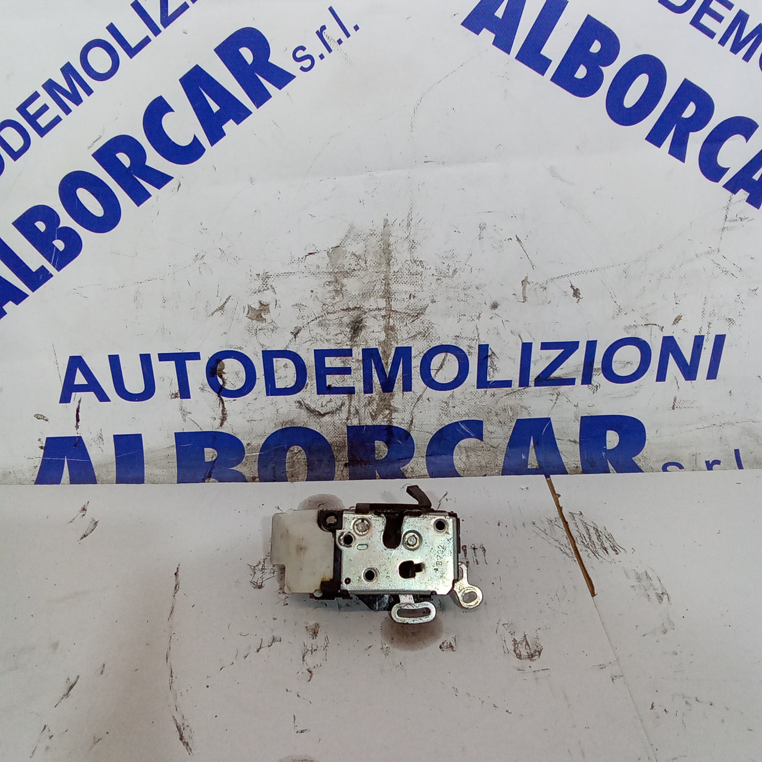 Serratura anteriore destra alfa 147 anno 2006