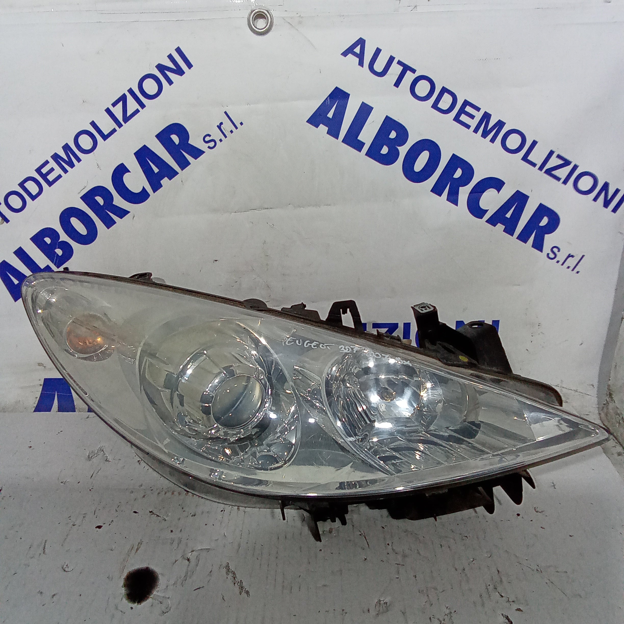 Right front headlight Peugeot 307 year 2007