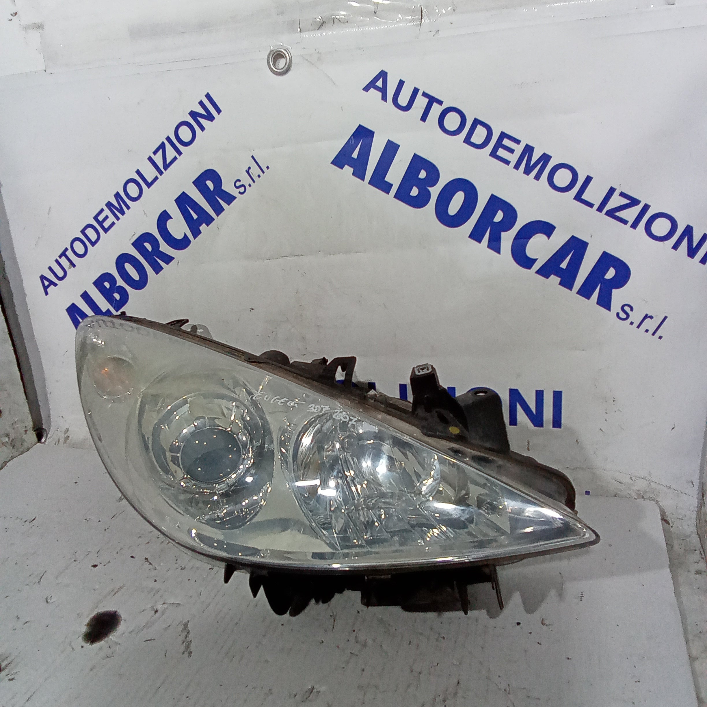 Right front headlight Peugeot 307 year 2007