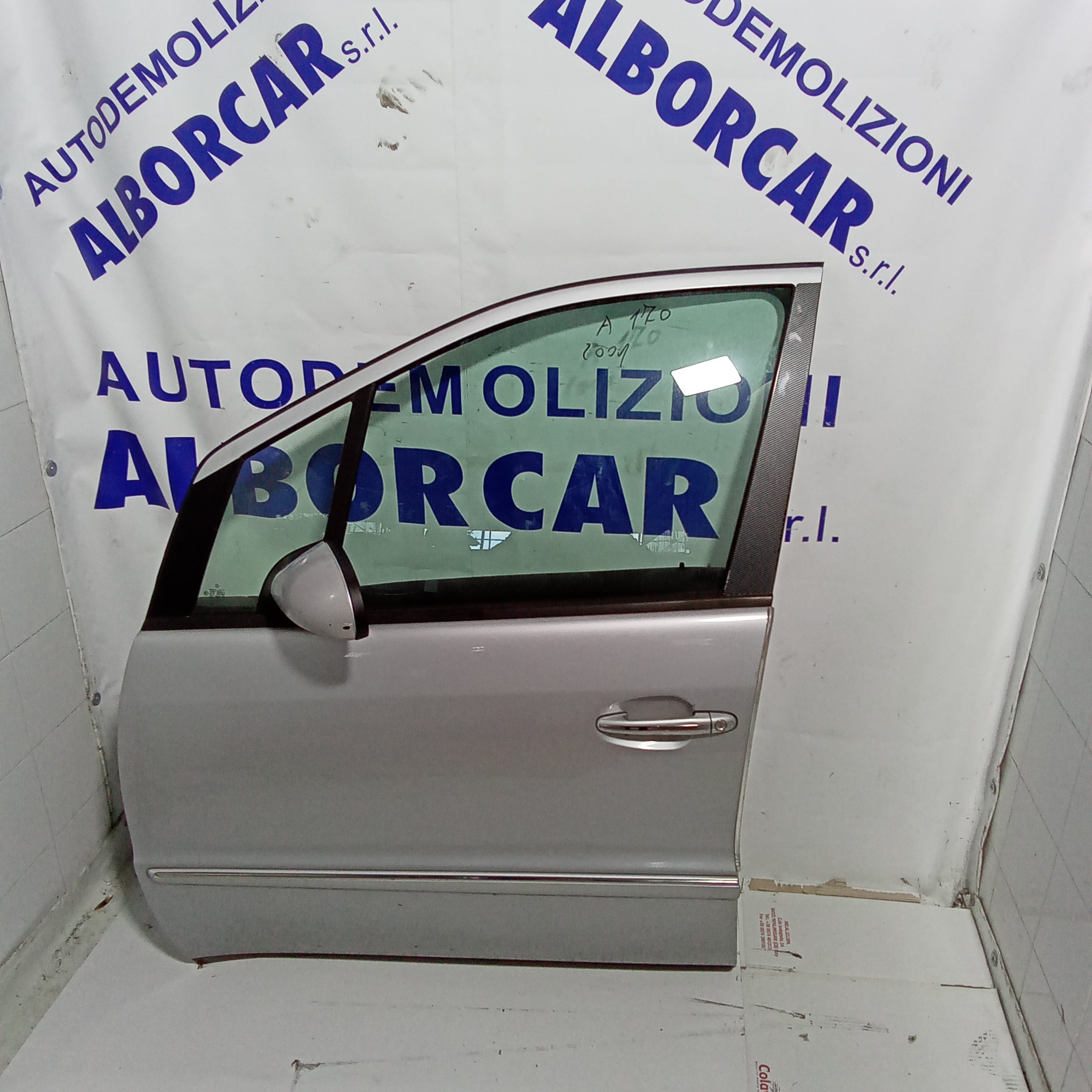 left front door (complete) Mercedes A170 year 2001