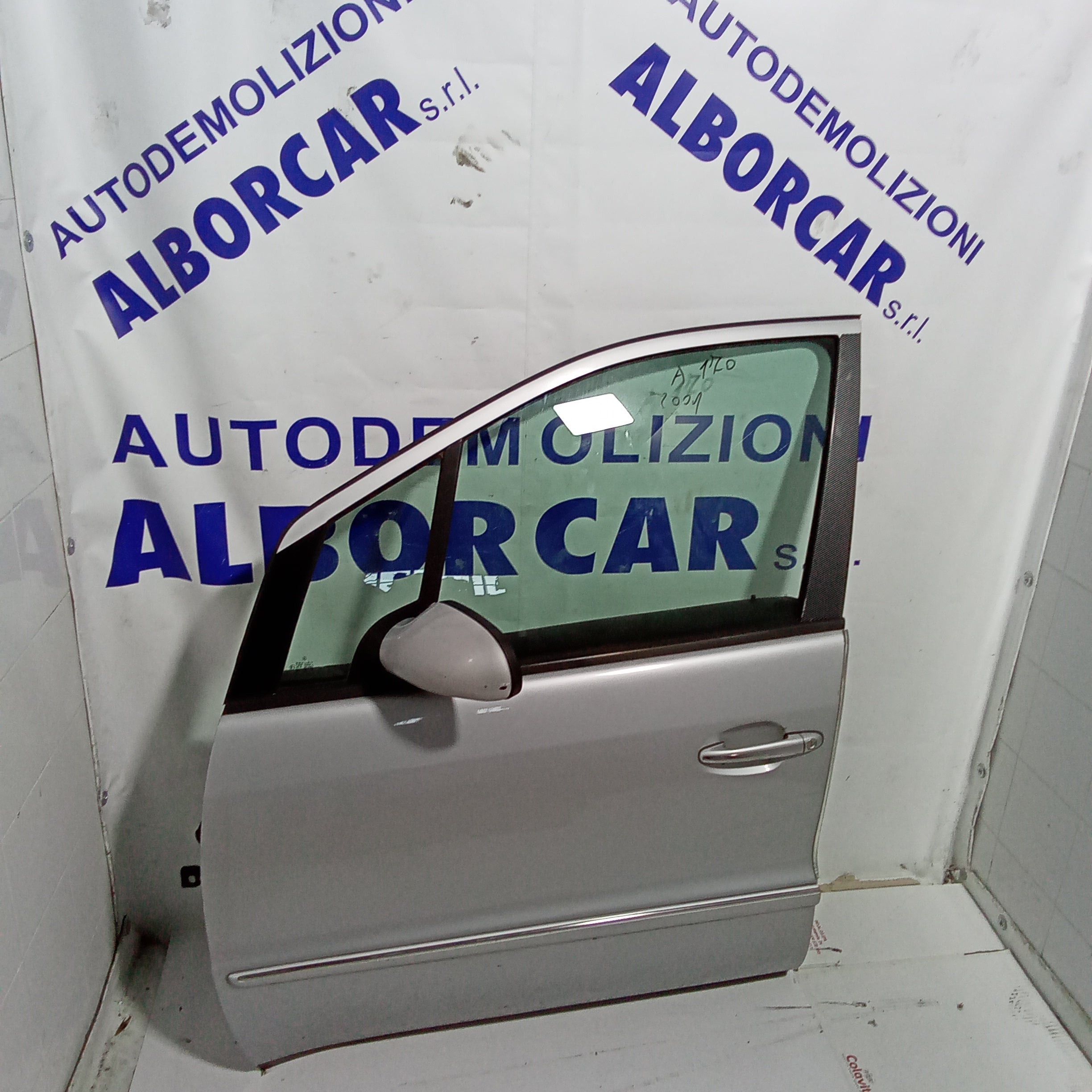 left front door (complete) Mercedes A170 year 2001