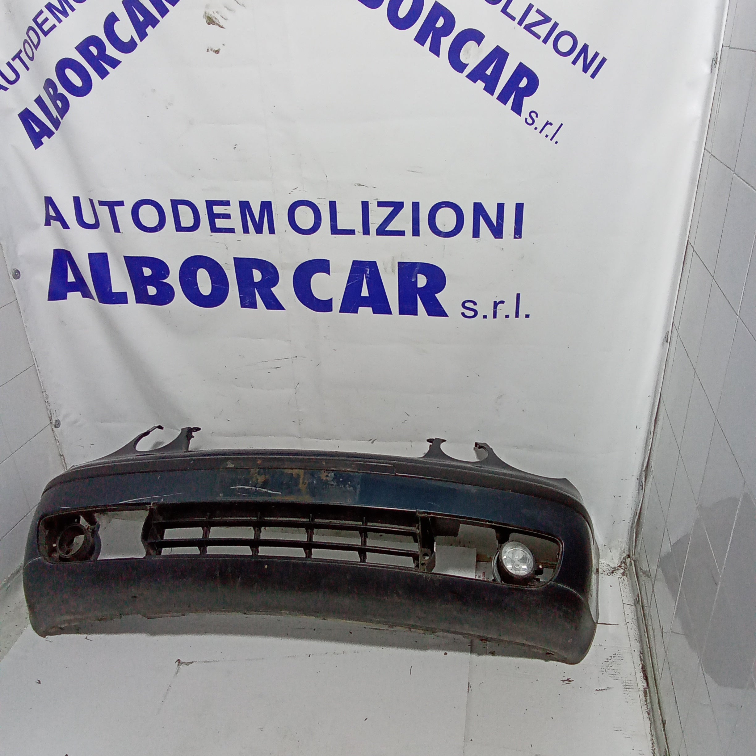 Front bumper Volkswagen Polo year 2003