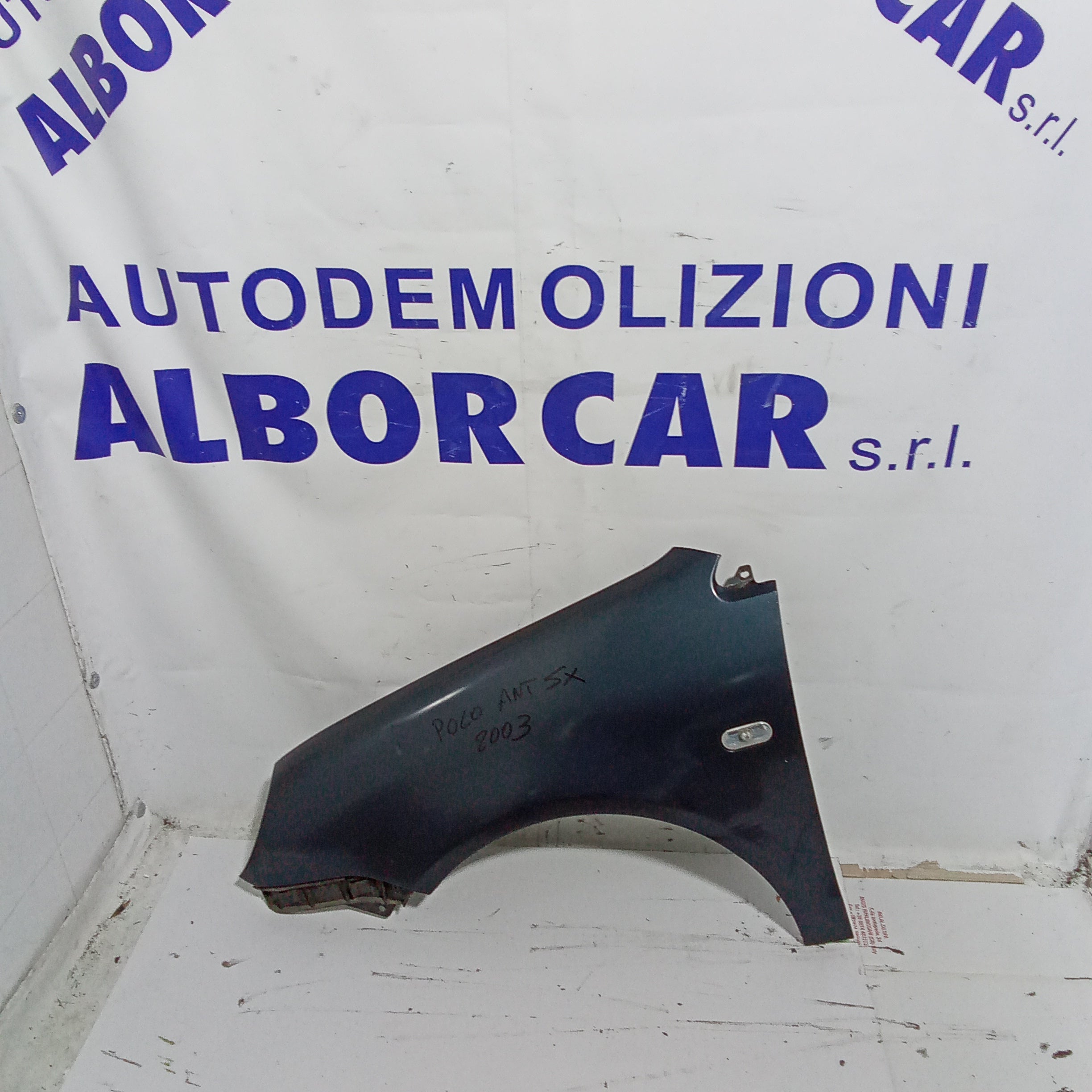 Guardabarros delantero izquierdo Volkswagen Polo año 2003