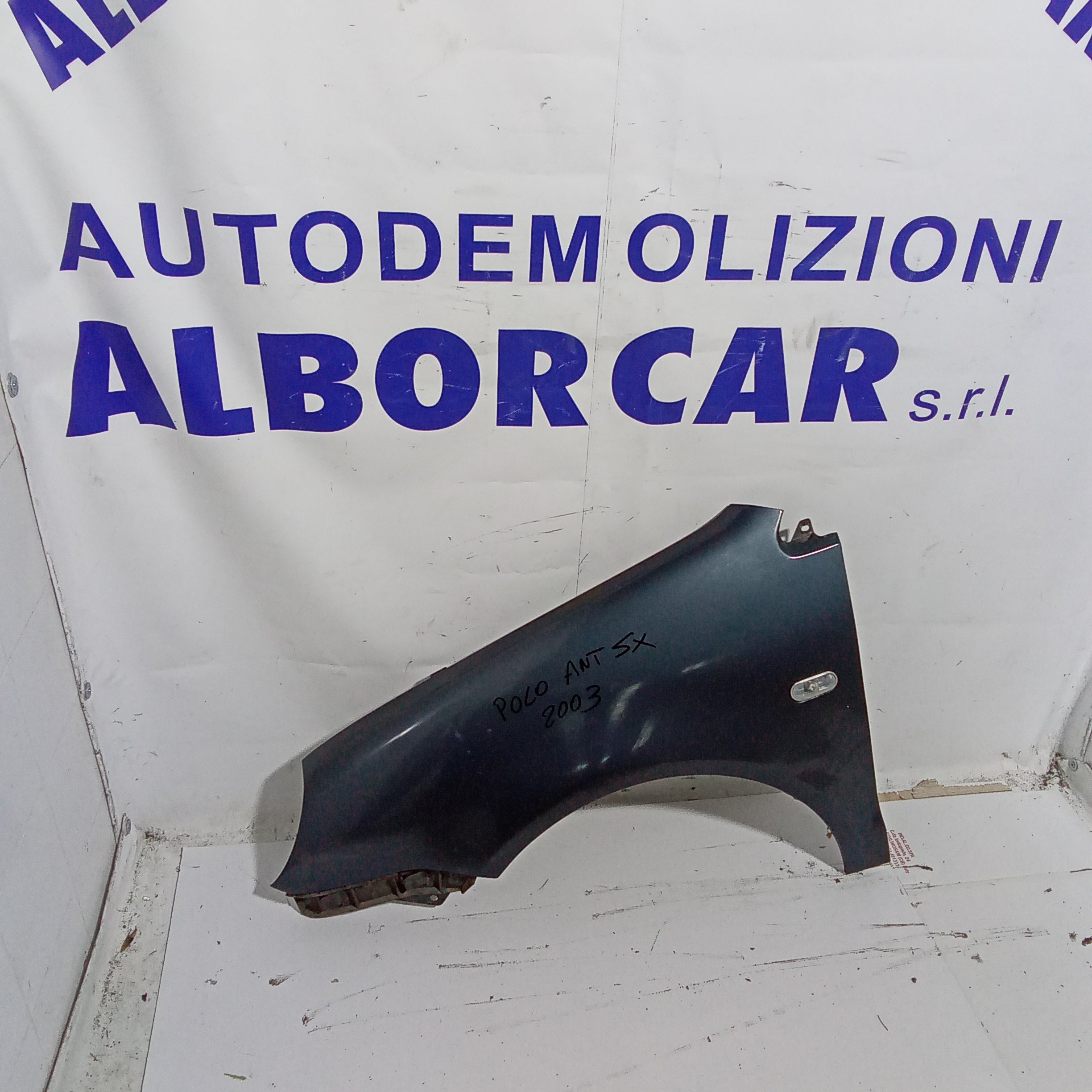 Guardabarros delantero izquierdo Volkswagen Polo año 2003
