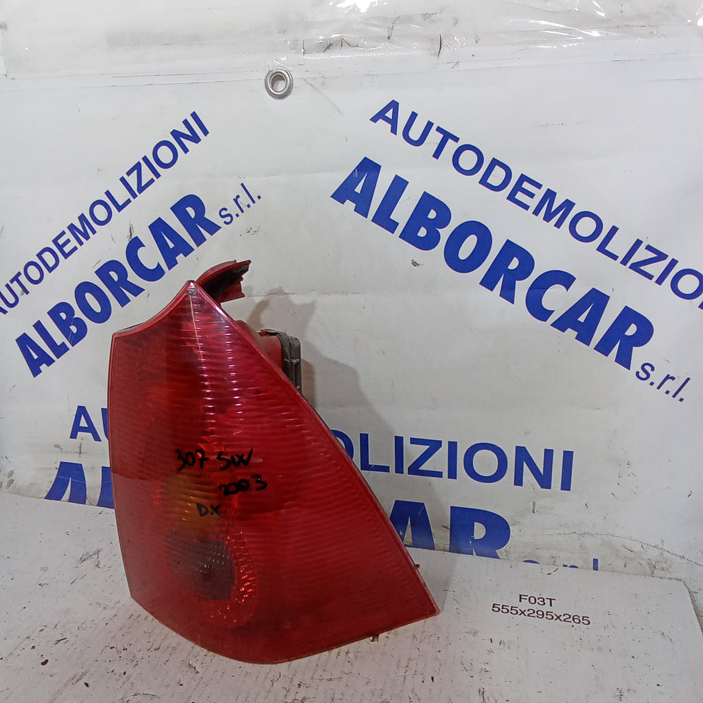 Peugeot 307 SW 2003 right rear stop light