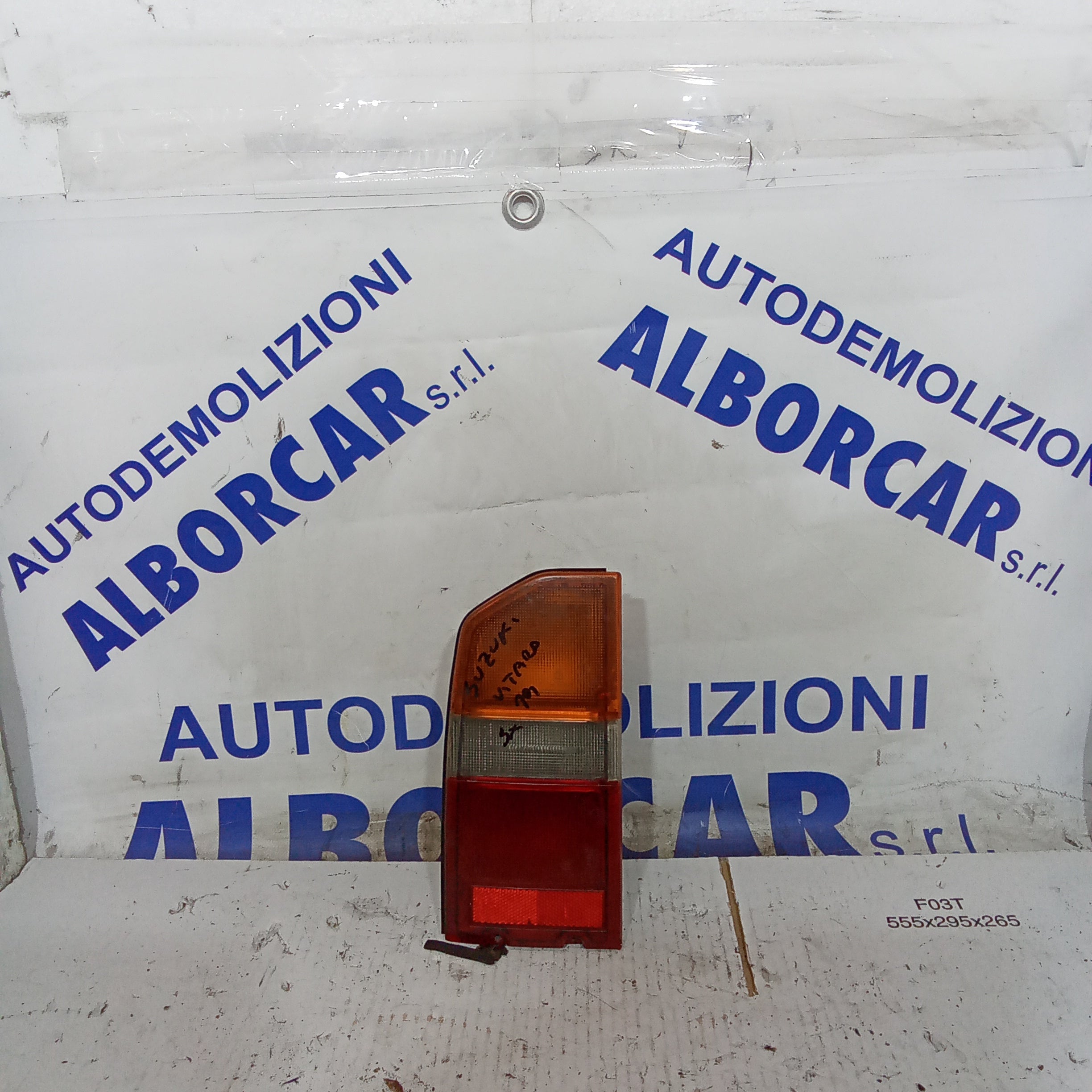 Suzuki Vitara 1999 left rear taillight