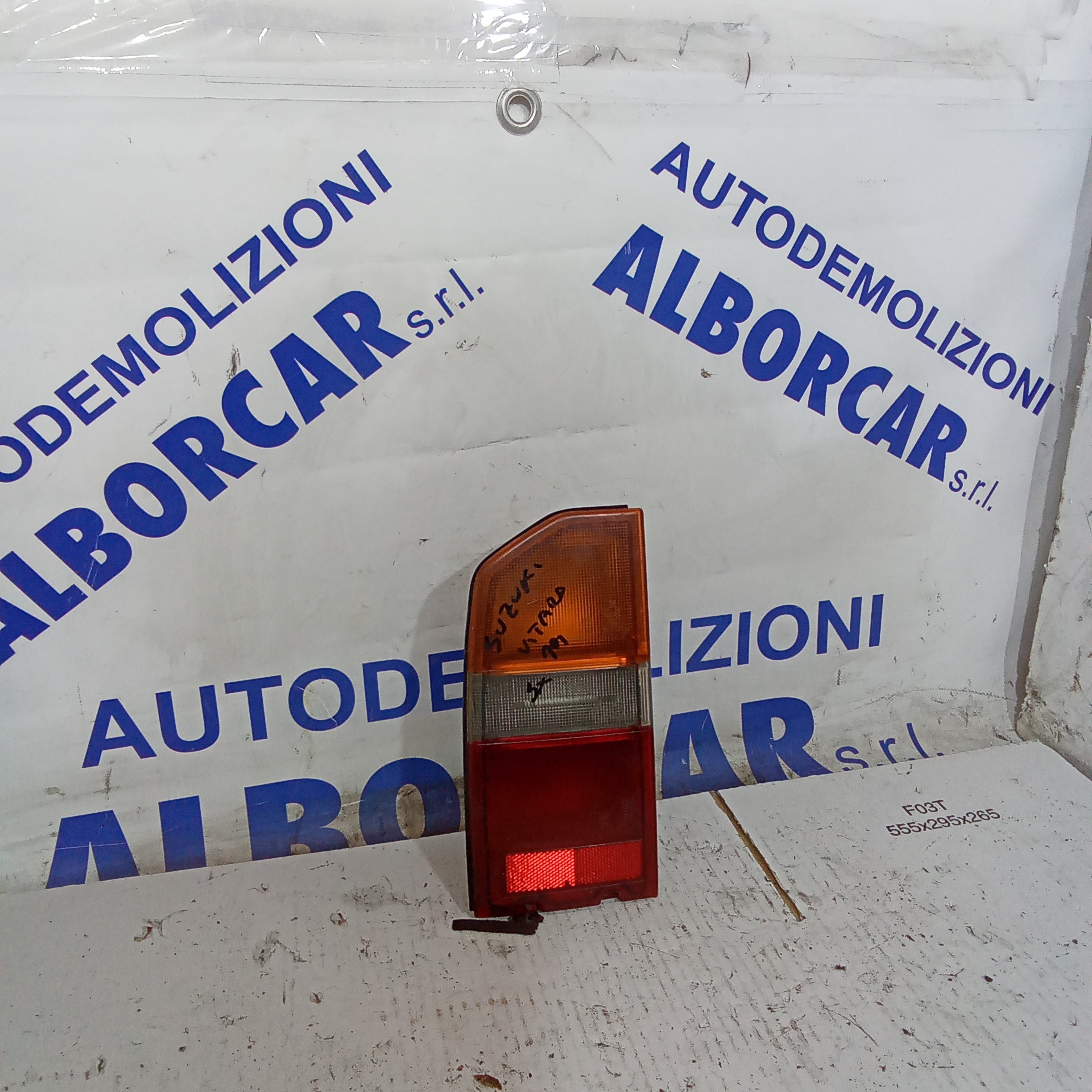 Suzuki Vitara 1999 left rear taillight