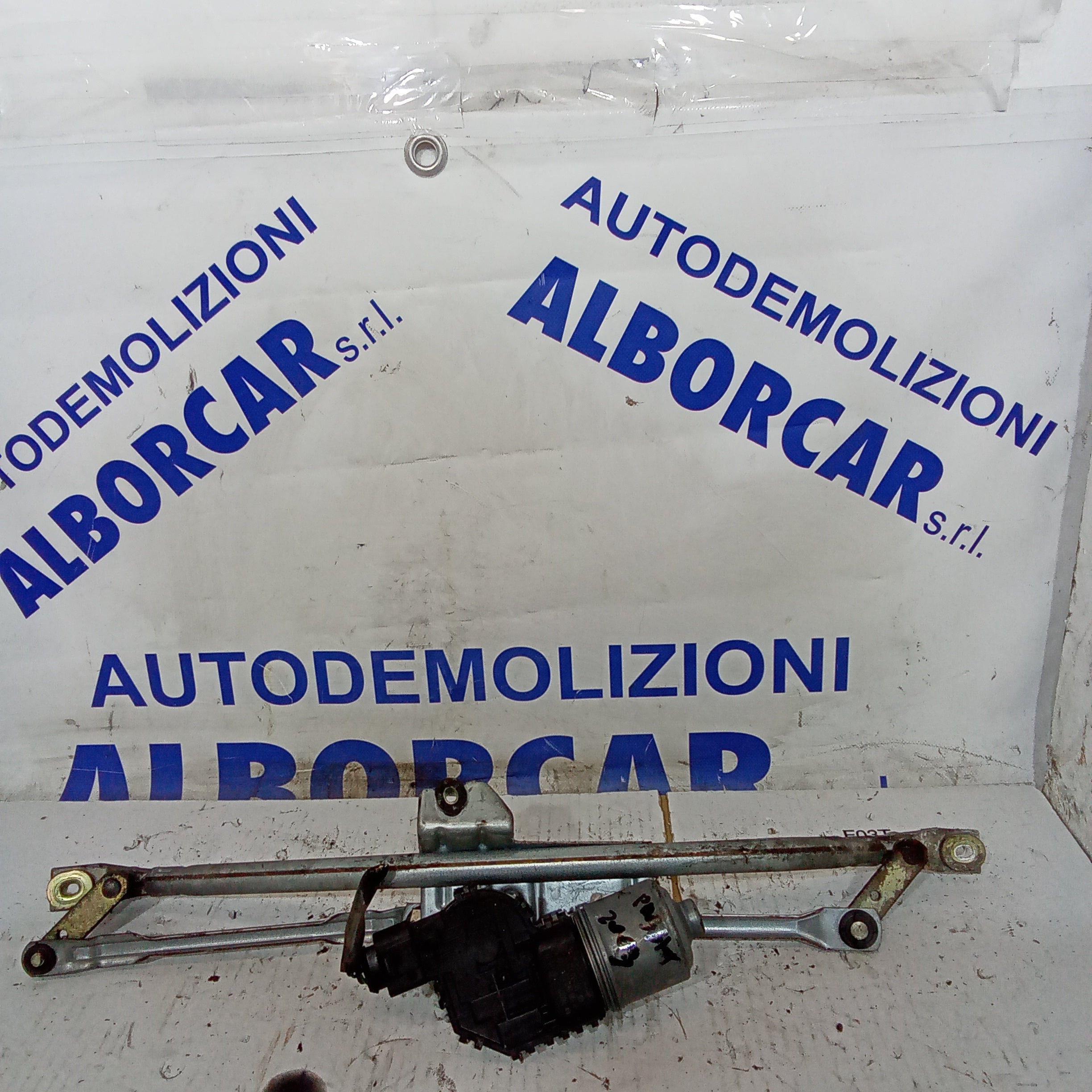 Windscreen wiper motor Volkswagen Passat 1.9 TDI year 2003 part number 0390241528