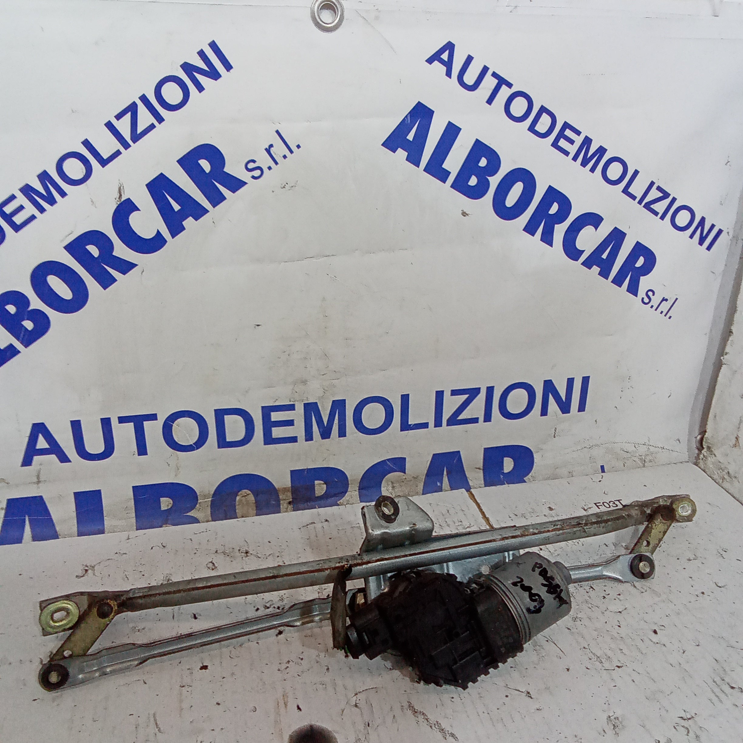 Windscreen wiper motor Volkswagen Passat 1.9 TDI year 2003 part number 0390241528