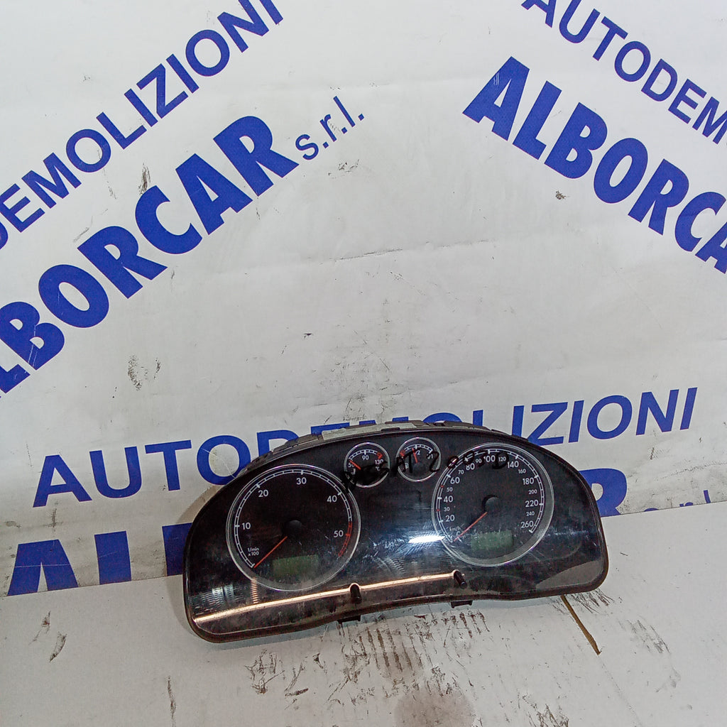 Volkswagen Passat 1.9 tdi instrument cluster speedometer year 2001/2005 code 88311245