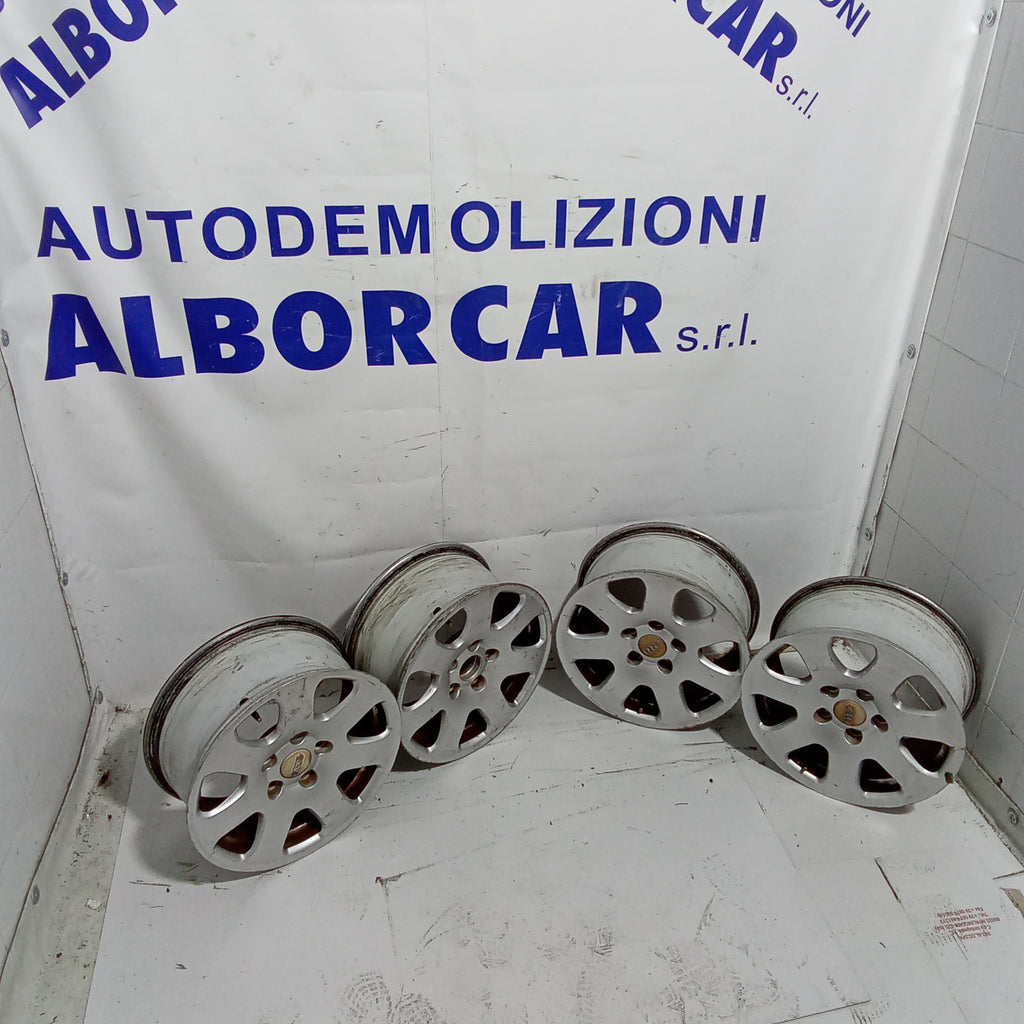4 cerchi in lega 15 pollici 5 fori audi A4 codice 8E0601025