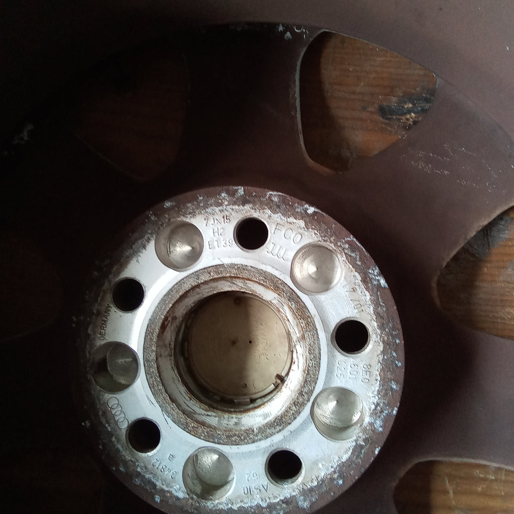 4 cerchi in lega 15 pollici 5 fori audi A4 codice 8E0601025