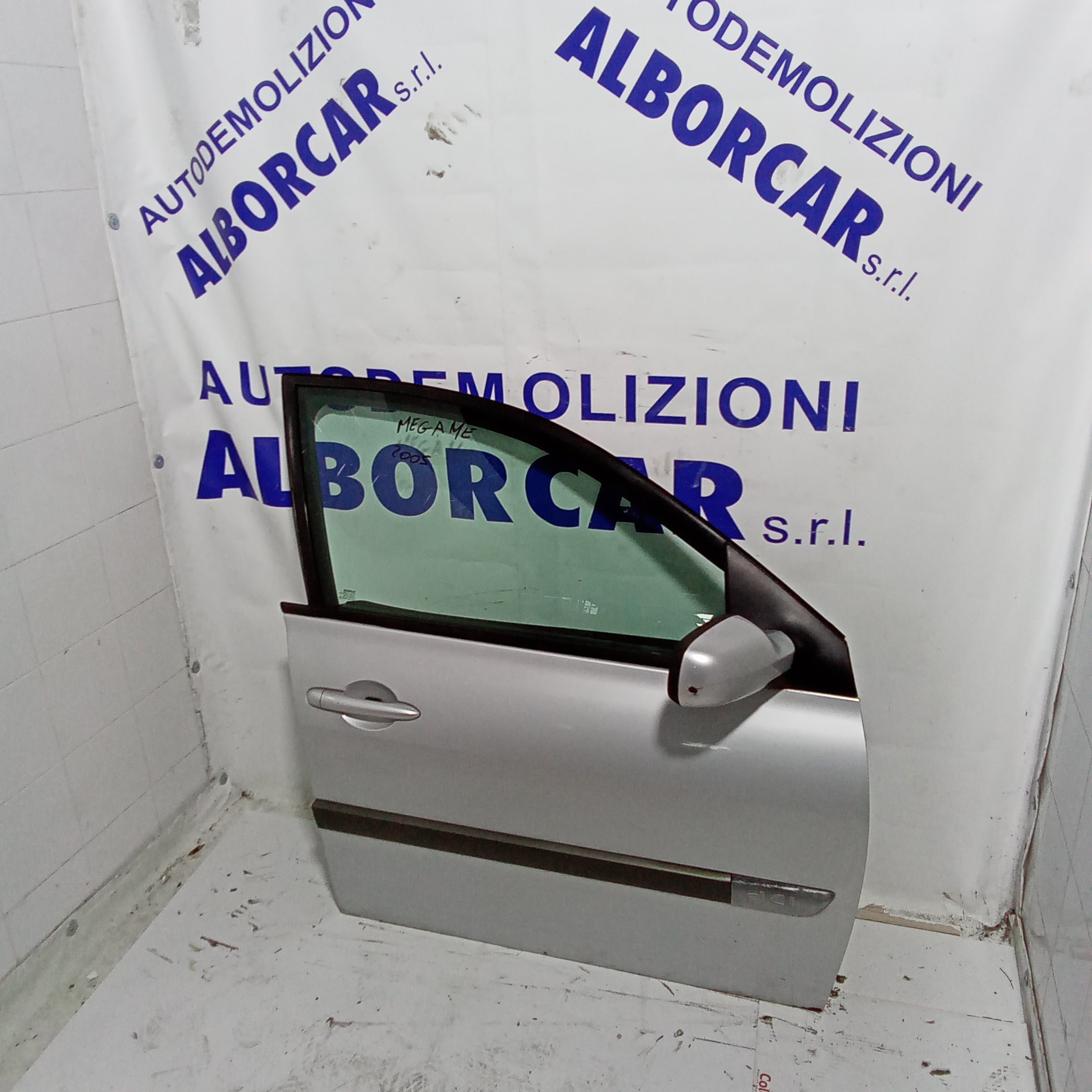 right front door (complete) Renault Megane dci year 2005