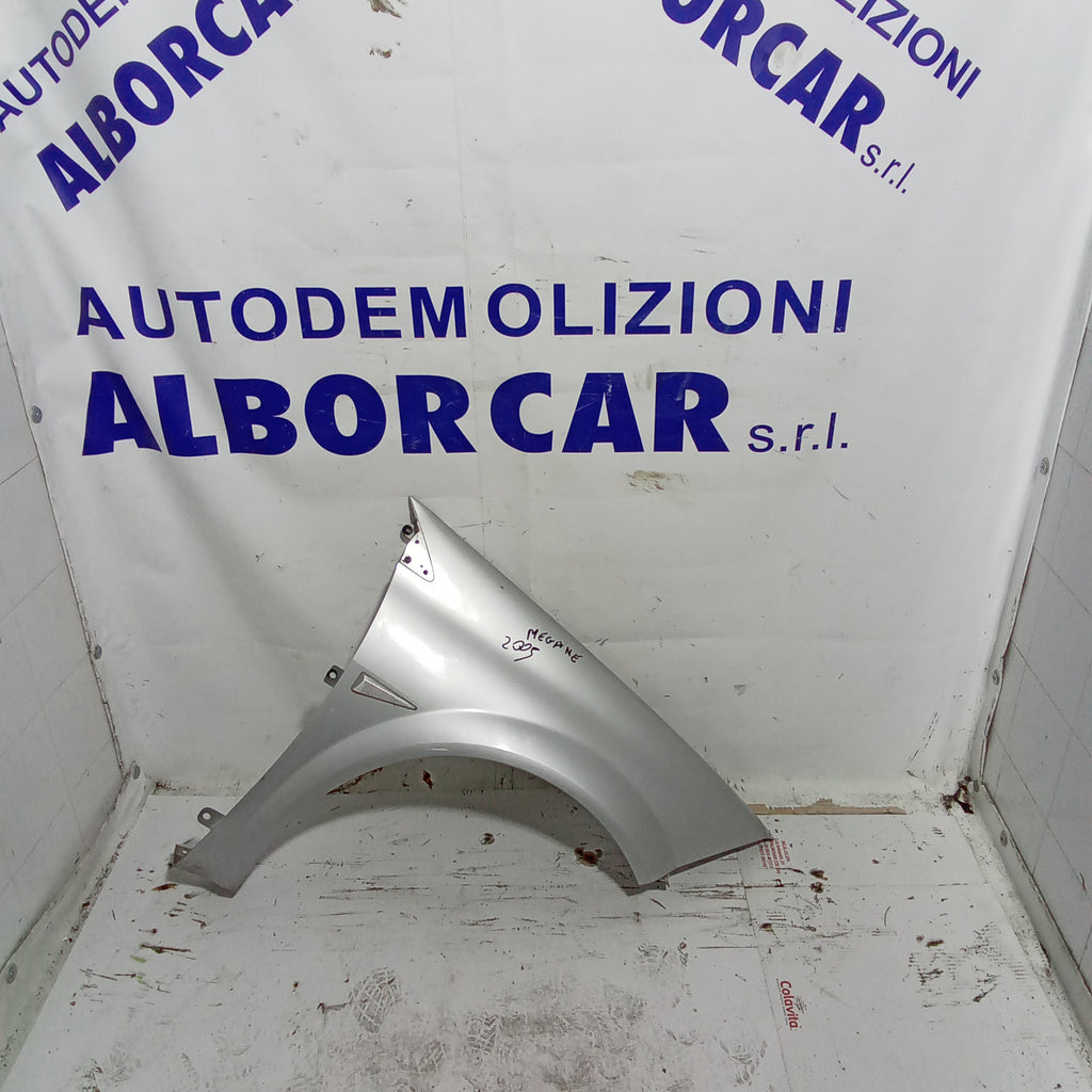 Guardabarros lateral delantero derecho Renault Megane año 2005